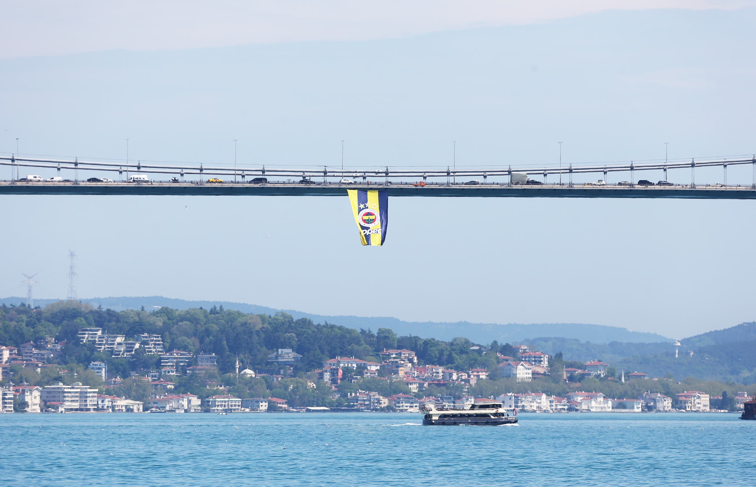 Köprülere dev Fenerbahçe bayrakları asıldı — 1