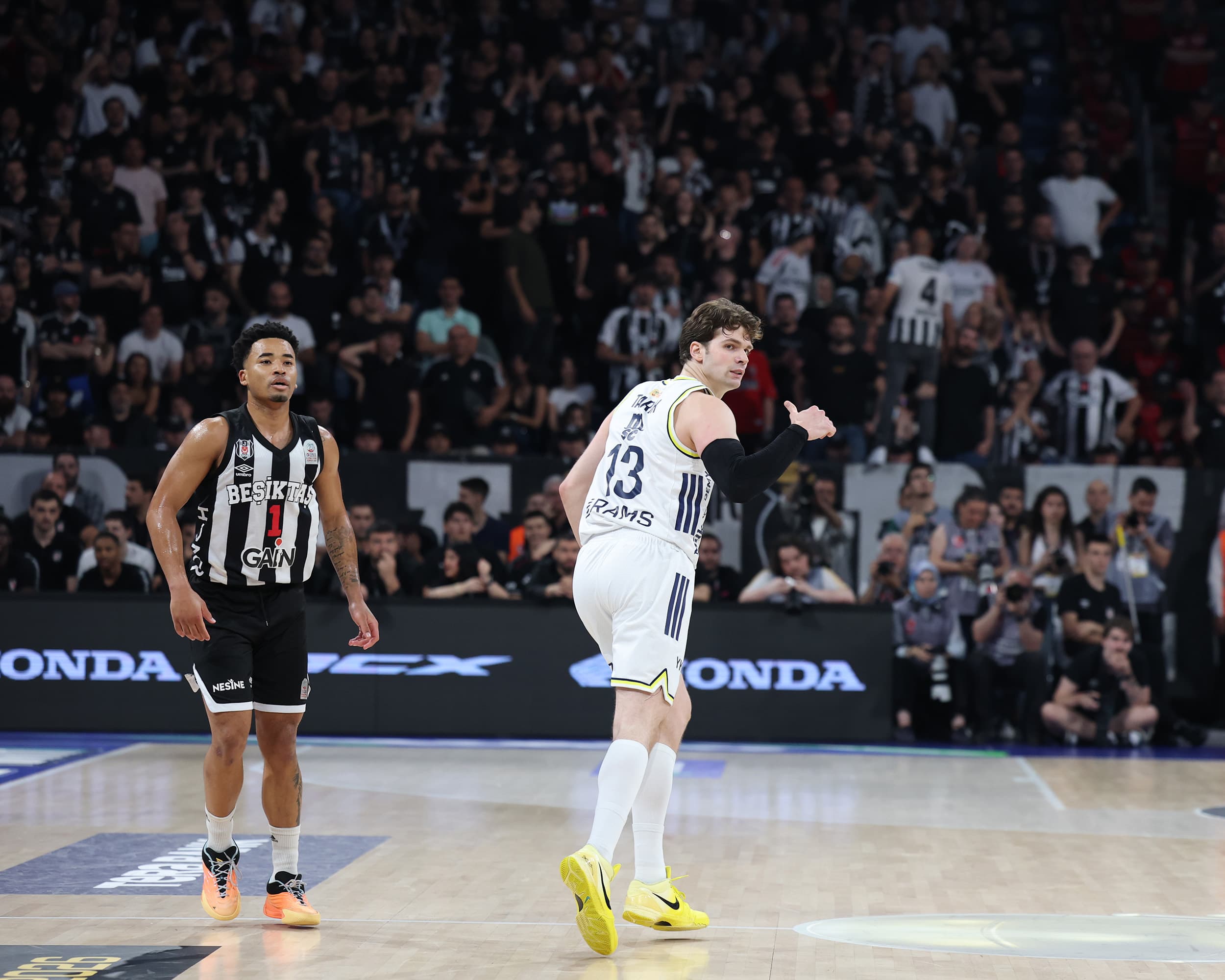 Fenerbahçe Beko üst üste üçüncü kez şampiyon! — 2