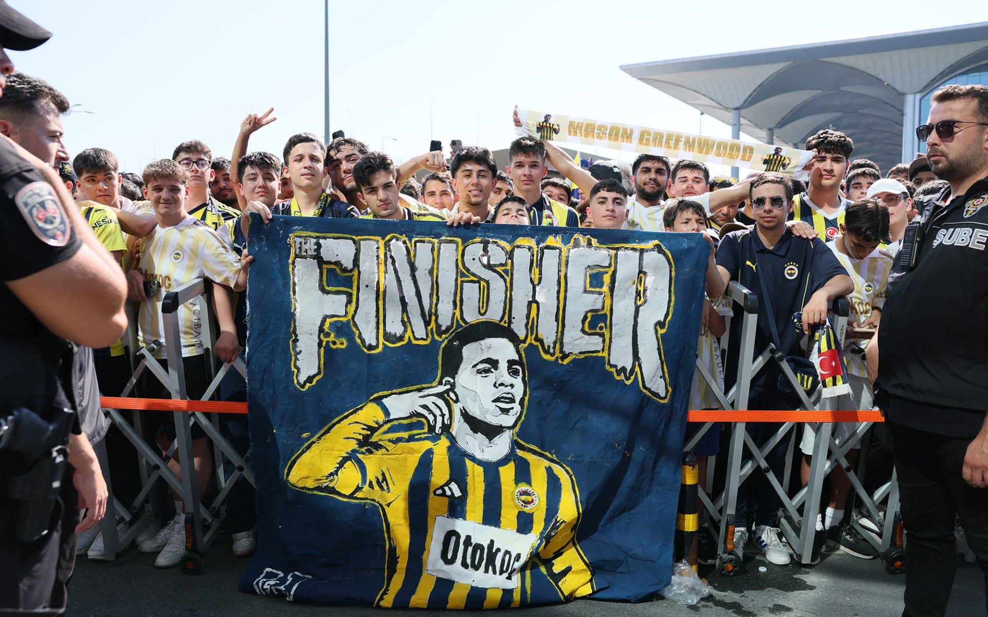 Mason Greenwood'a İstanbul'da coşkulu karşılama — 1