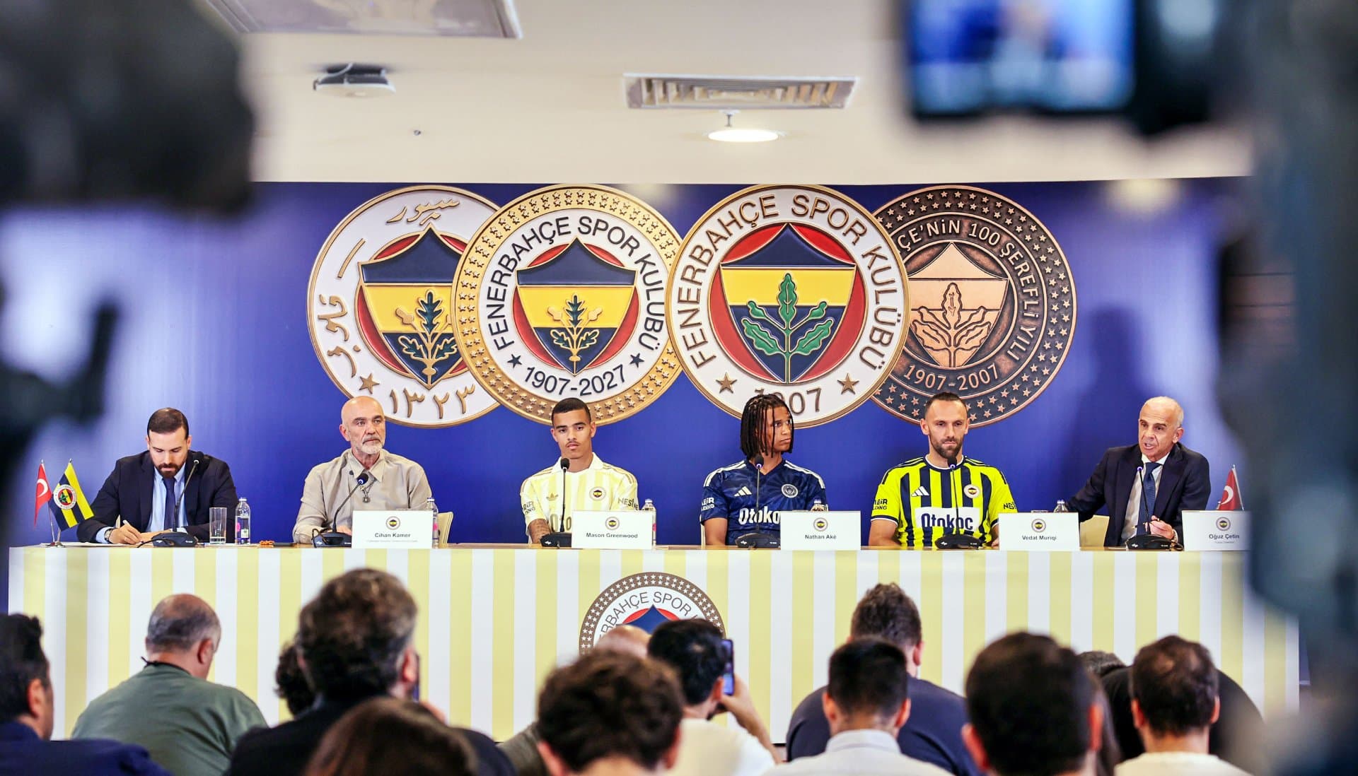 Mason Greenwood, Nathan Aké ve Vedat Muriqi için imza töreni düzenlendi — 1