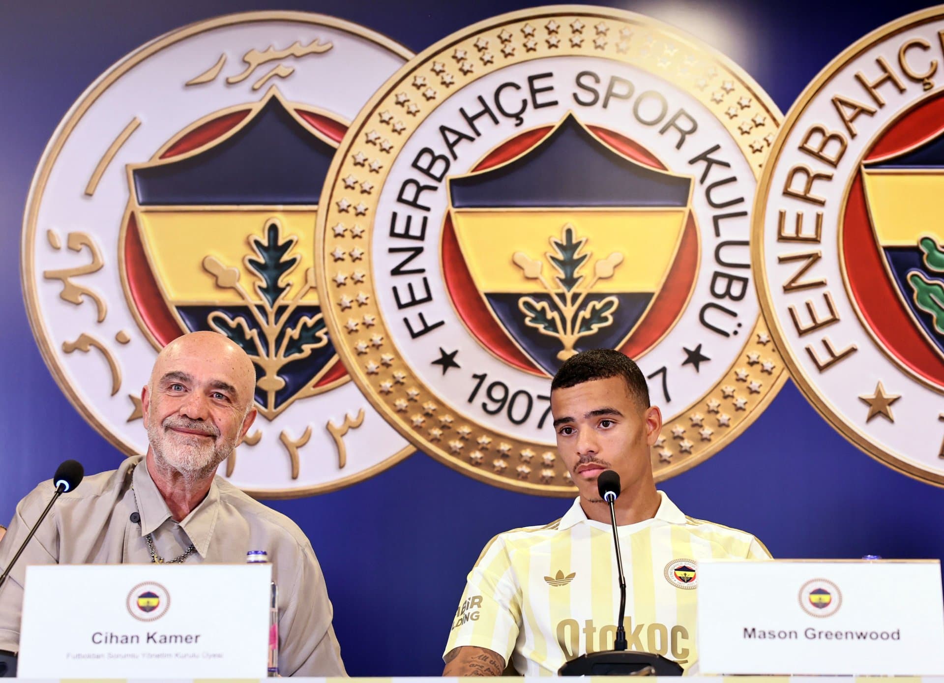 Mason Greenwood, Nathan Aké ve Vedat Muriqi için imza töreni düzenlendi — 2