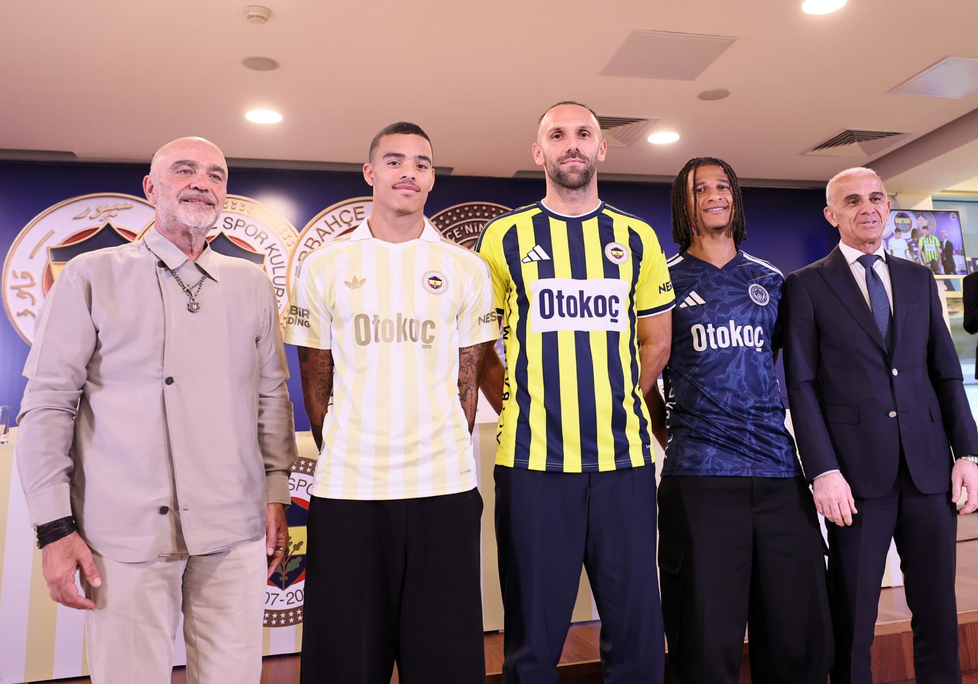 Mason Greenwood, Nathan Aké ve Vedat Muriqi için imza töreni düzenlendi — 6