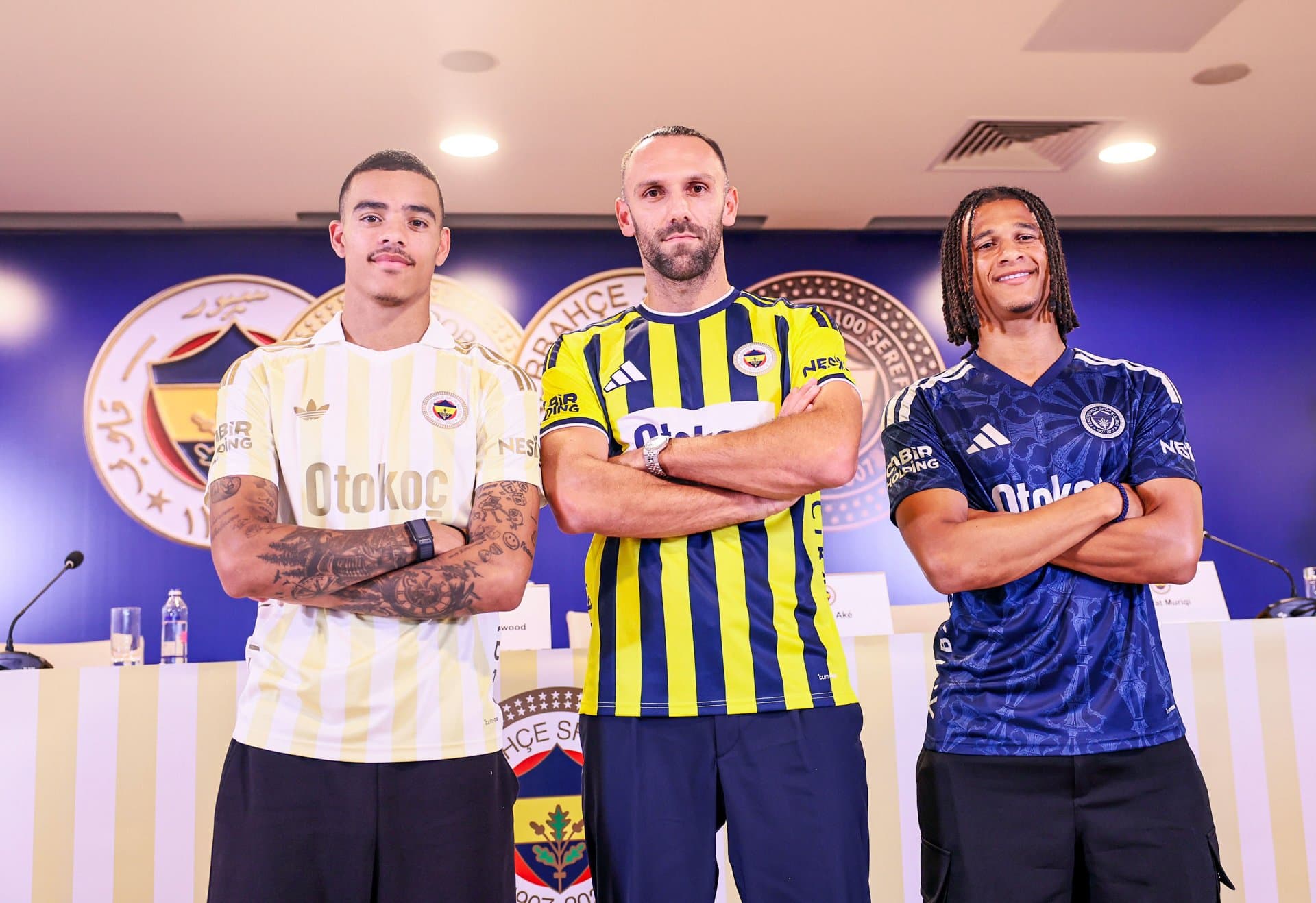 Mason Greenwood, Nathan Aké ve Vedat Muriqi için imza töreni düzenlendi — 7