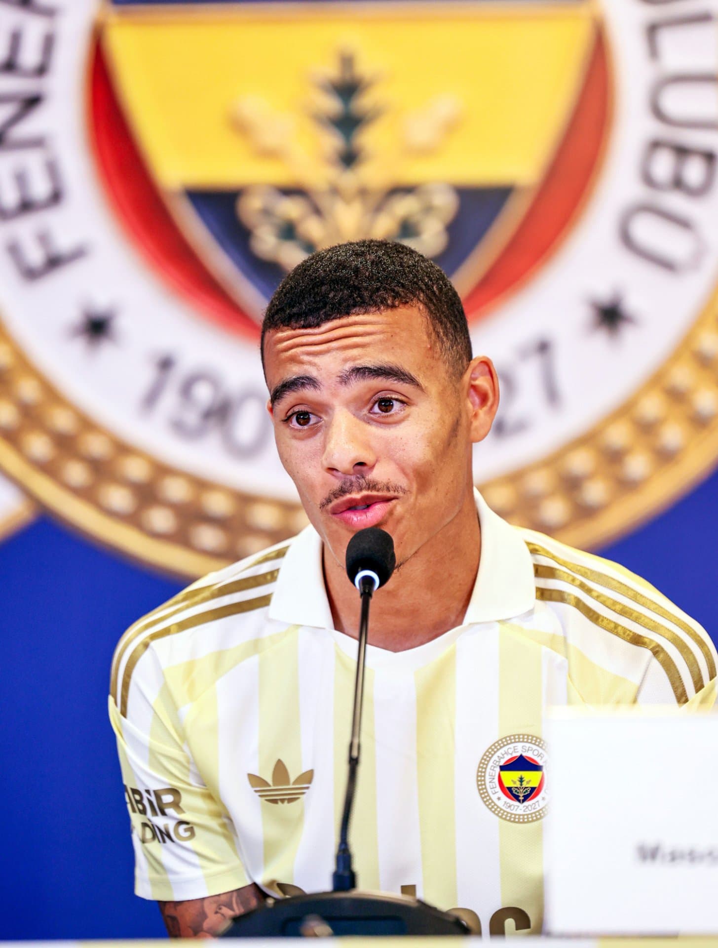 Mason Greenwood, Nathan Aké ve Vedat Muriqi için imza töreni düzenlendi — 8