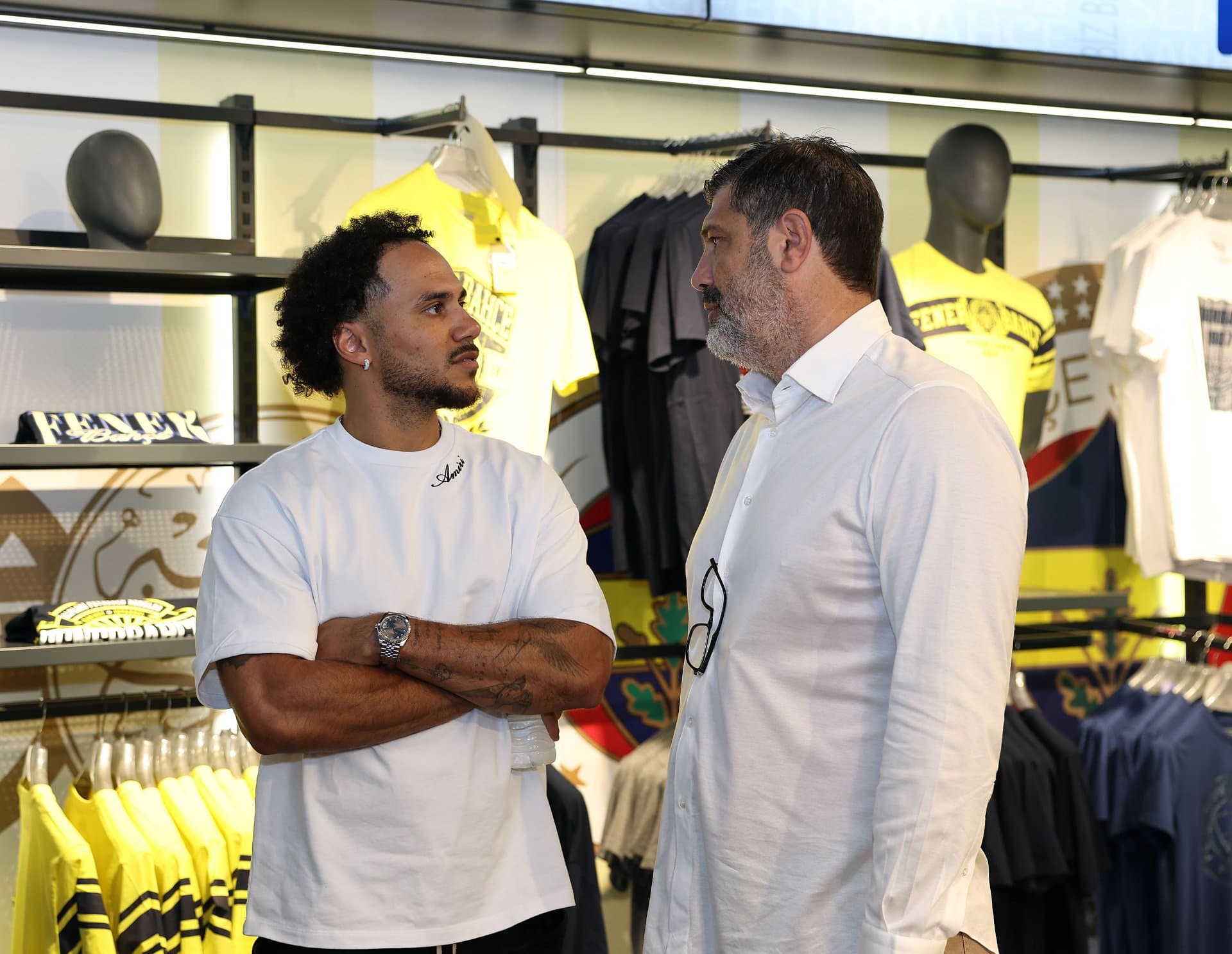 Yeni transferimiz Shane Larkin stadımızı gezdi — 1