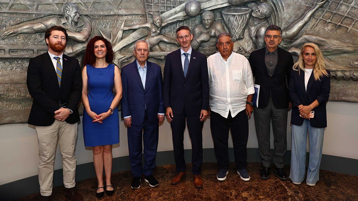 Birleşik Krallık İstanbul Başkonsolosu David Reed, Başkanımız Aziz Yıldırım’ı ziyaret etti
