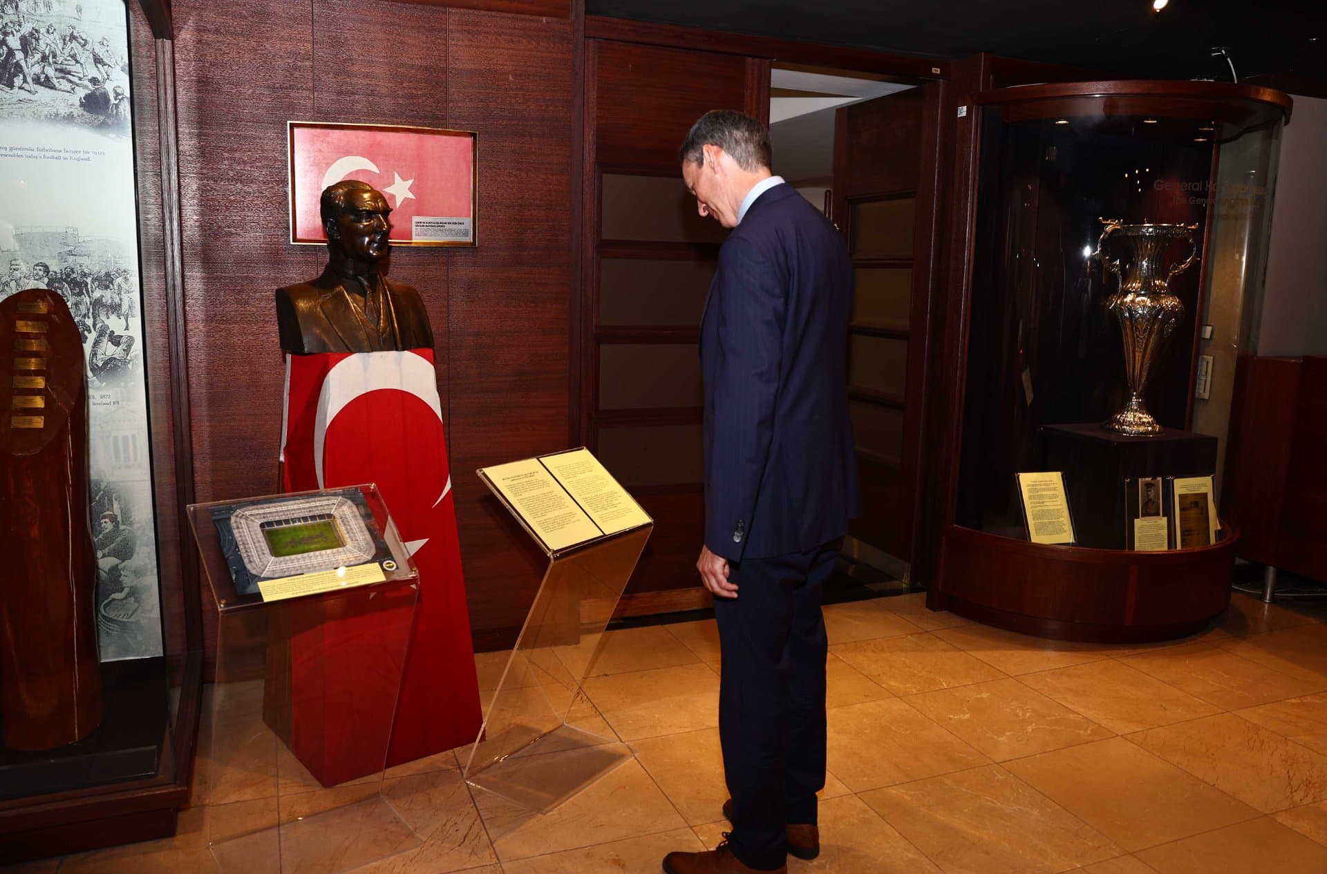 Birleşik Krallık İstanbul Başkonsolosu David Reed, Başkanımız Aziz Yıldırım’ı ziyaret etti — 6