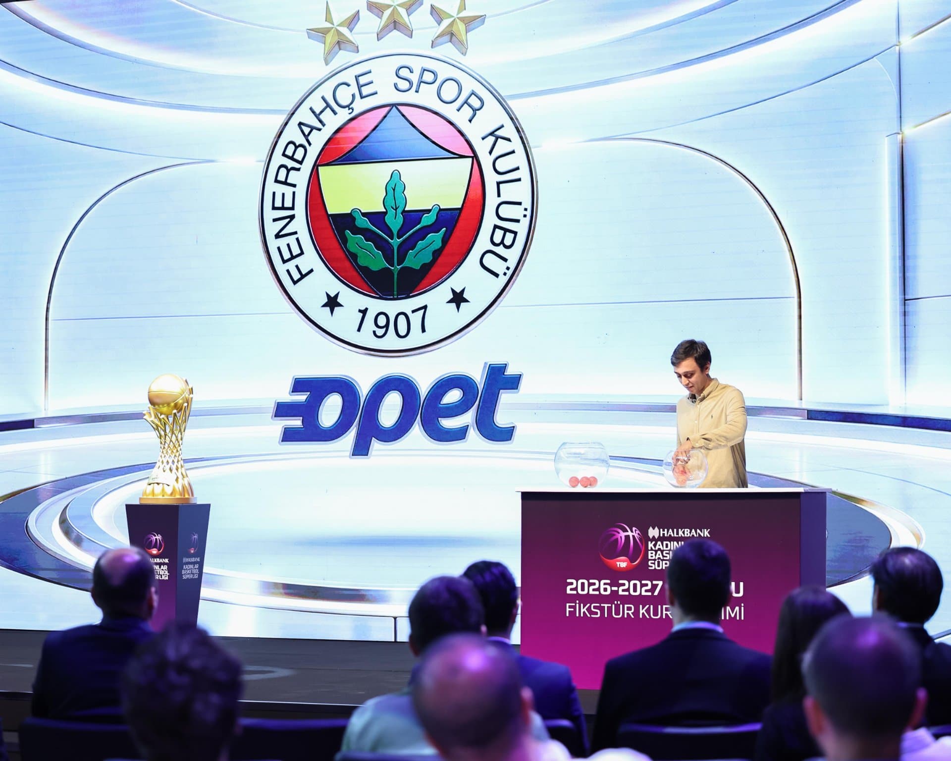 Fenerbahçe Opet, Halkbank Kadınlar Basketbol Süper Ligi’nin ilk haftasında Emlak Konut’u ağırlayacak — 1