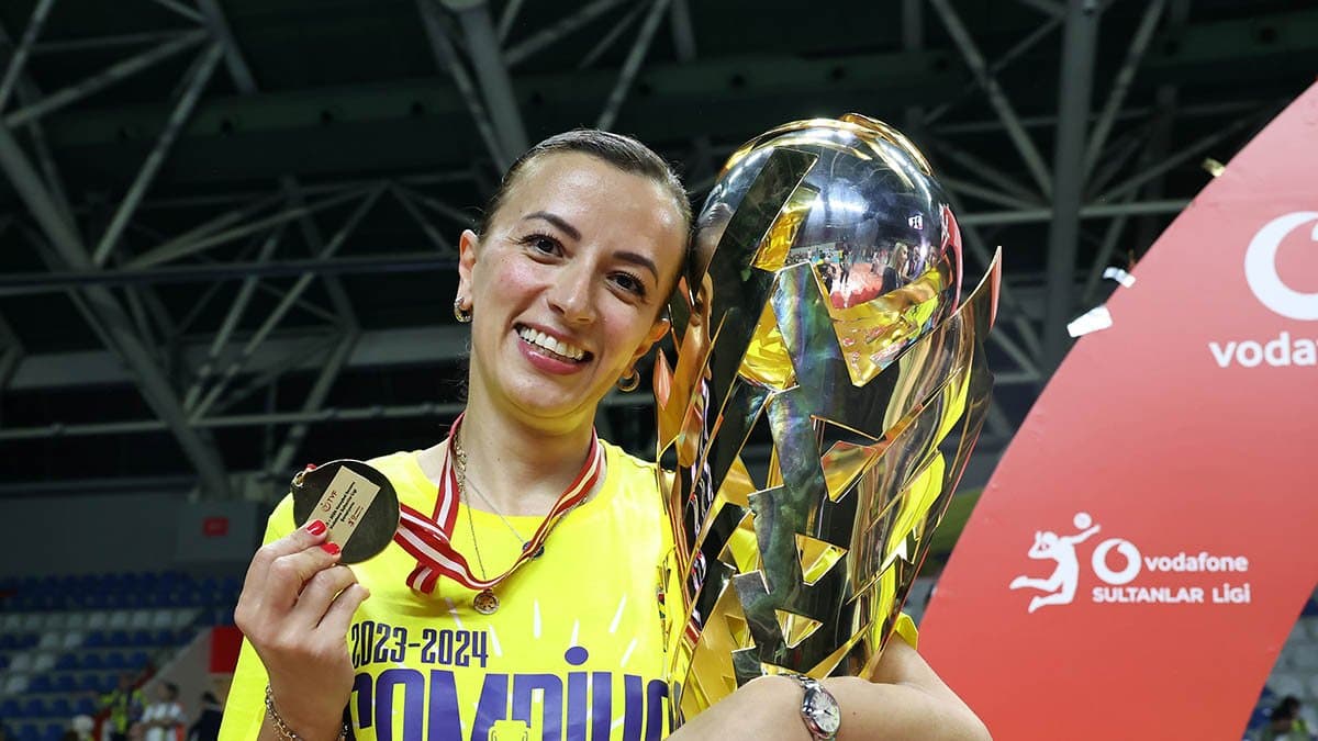 Fenerbahçe Medicana Kadın Voleybol Takımımızın Direktörü Pelin Çelik oldu