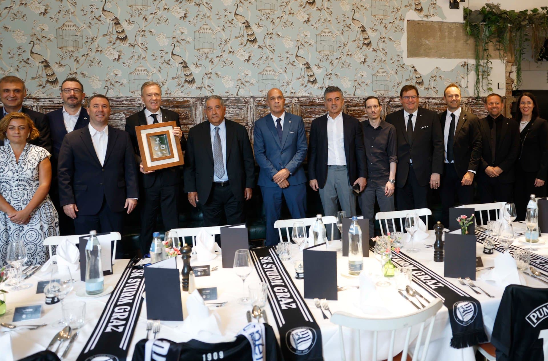 Sturm Graz, Yöneticilerimizi yemekte ağırladı — 1