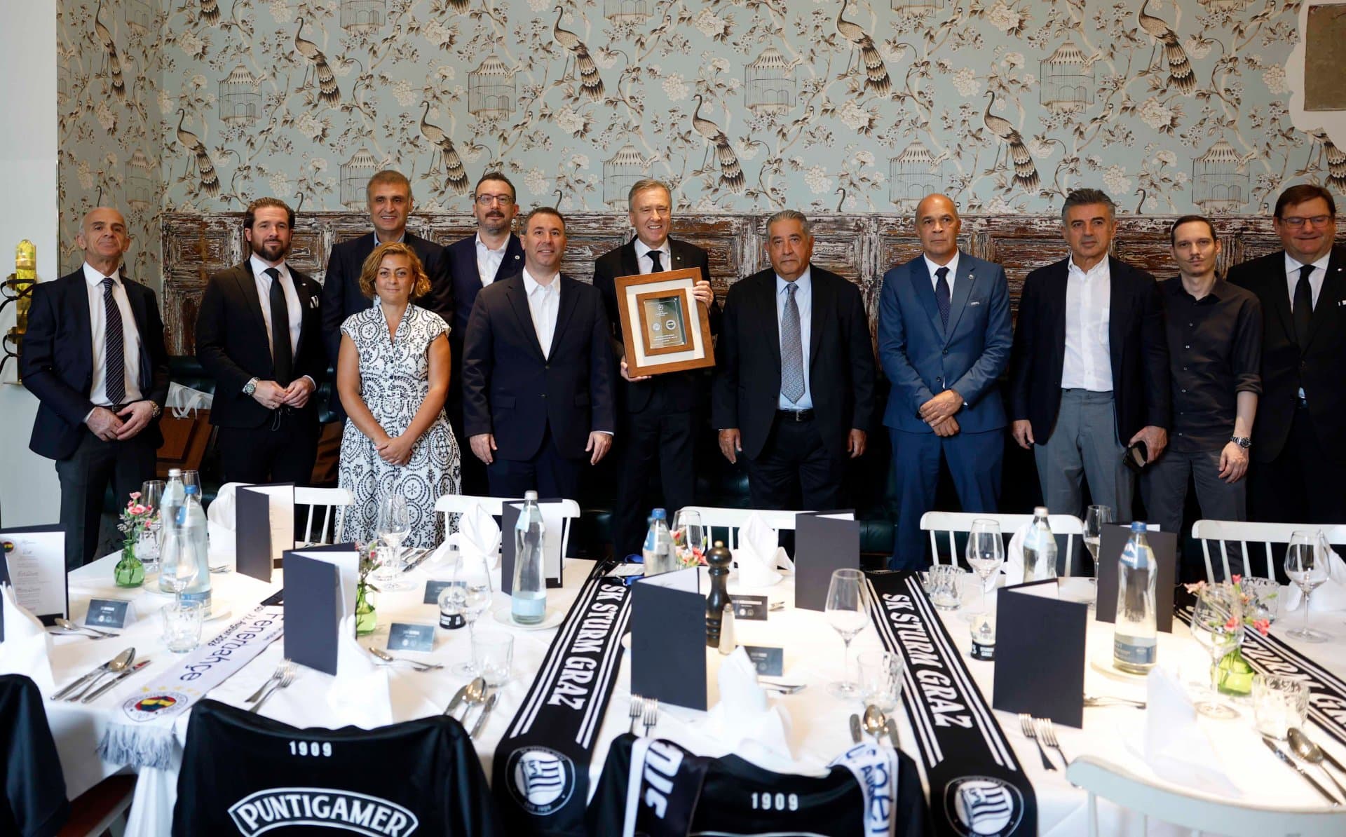 Sturm Graz, Yöneticilerimizi yemekte ağırladı — 4