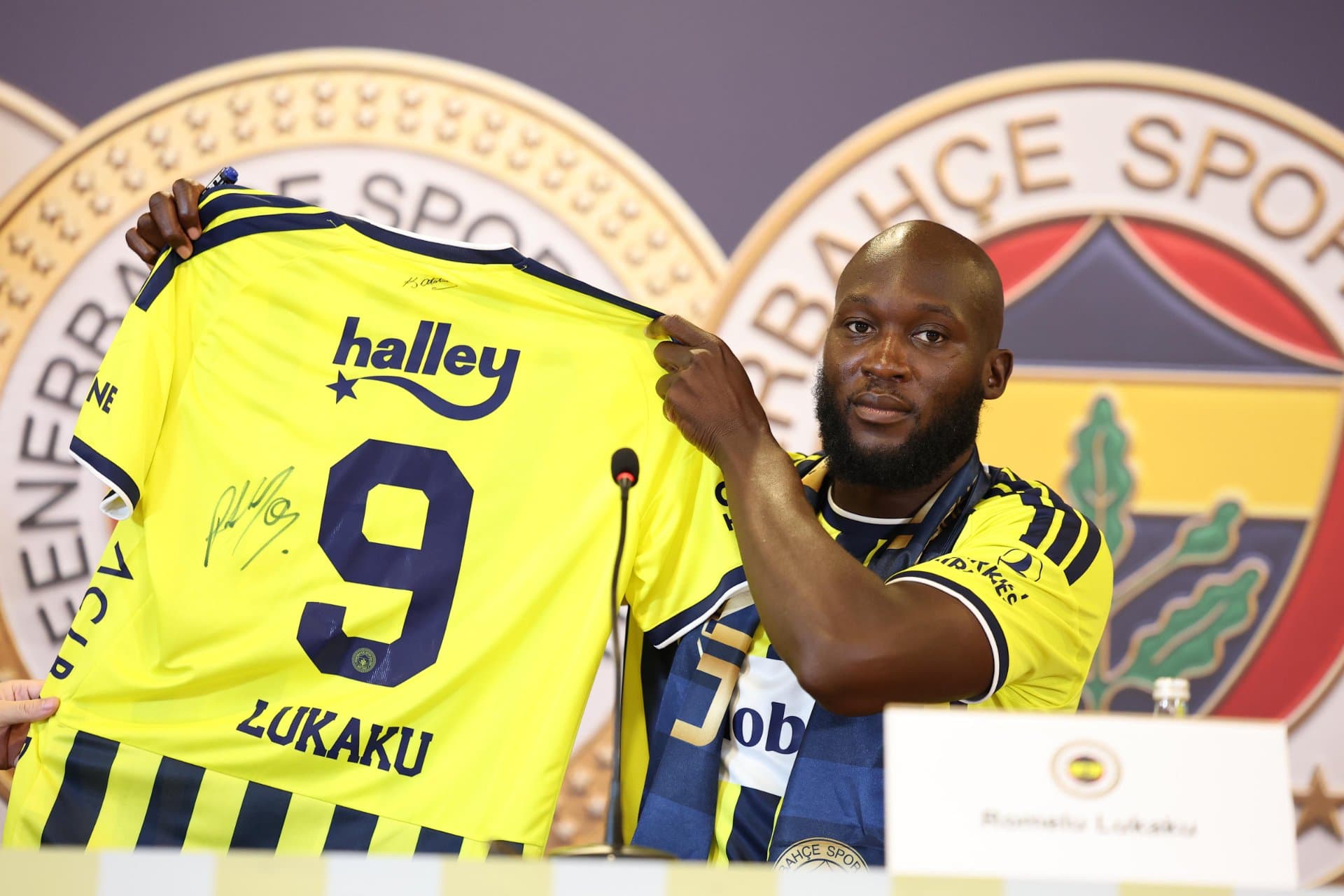 Yeni transferimiz Romelu Lukaku için imza töreni düzenlendi — 7