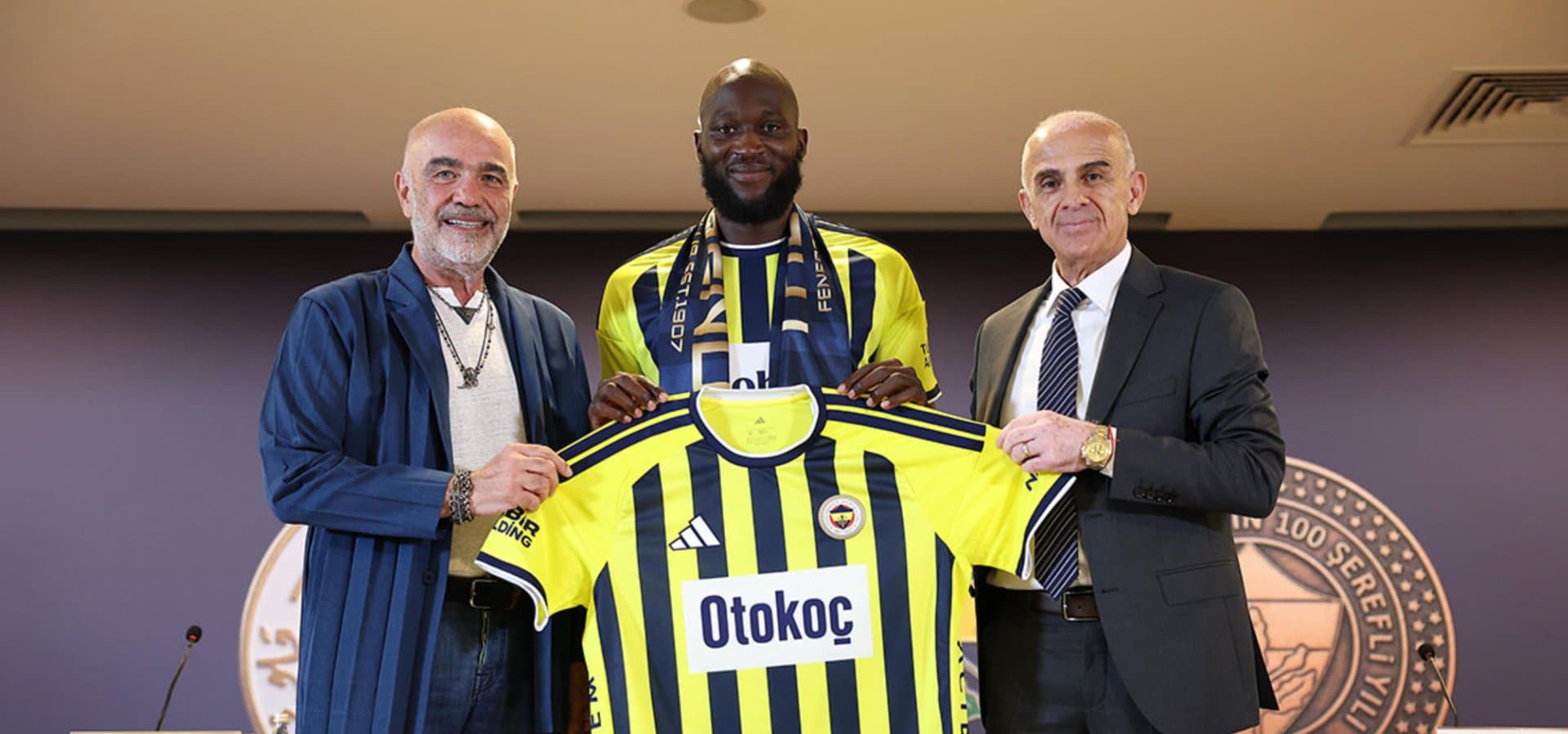 Yeni transferimiz Romelu Lukaku için imza töreni düzenlendi