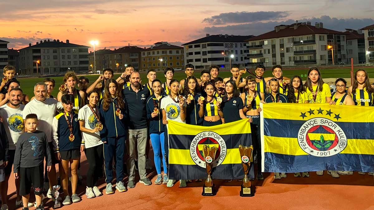 Fenerbahçe Atletizm Şubemiz, hem kadınlarda hem de erkeklerde U18 Kulüpler Türkiye Şampiyonu oldu