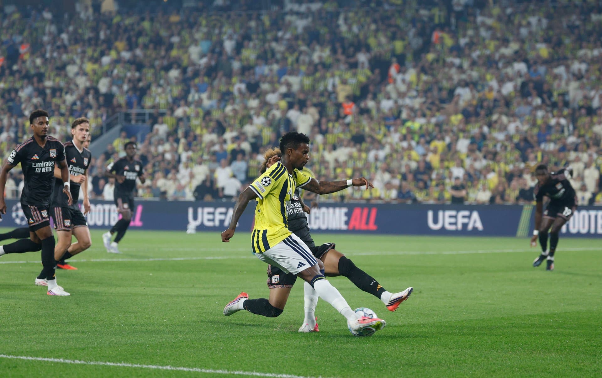 Fenerbahçe 1-1 Olympique Lyon — 12