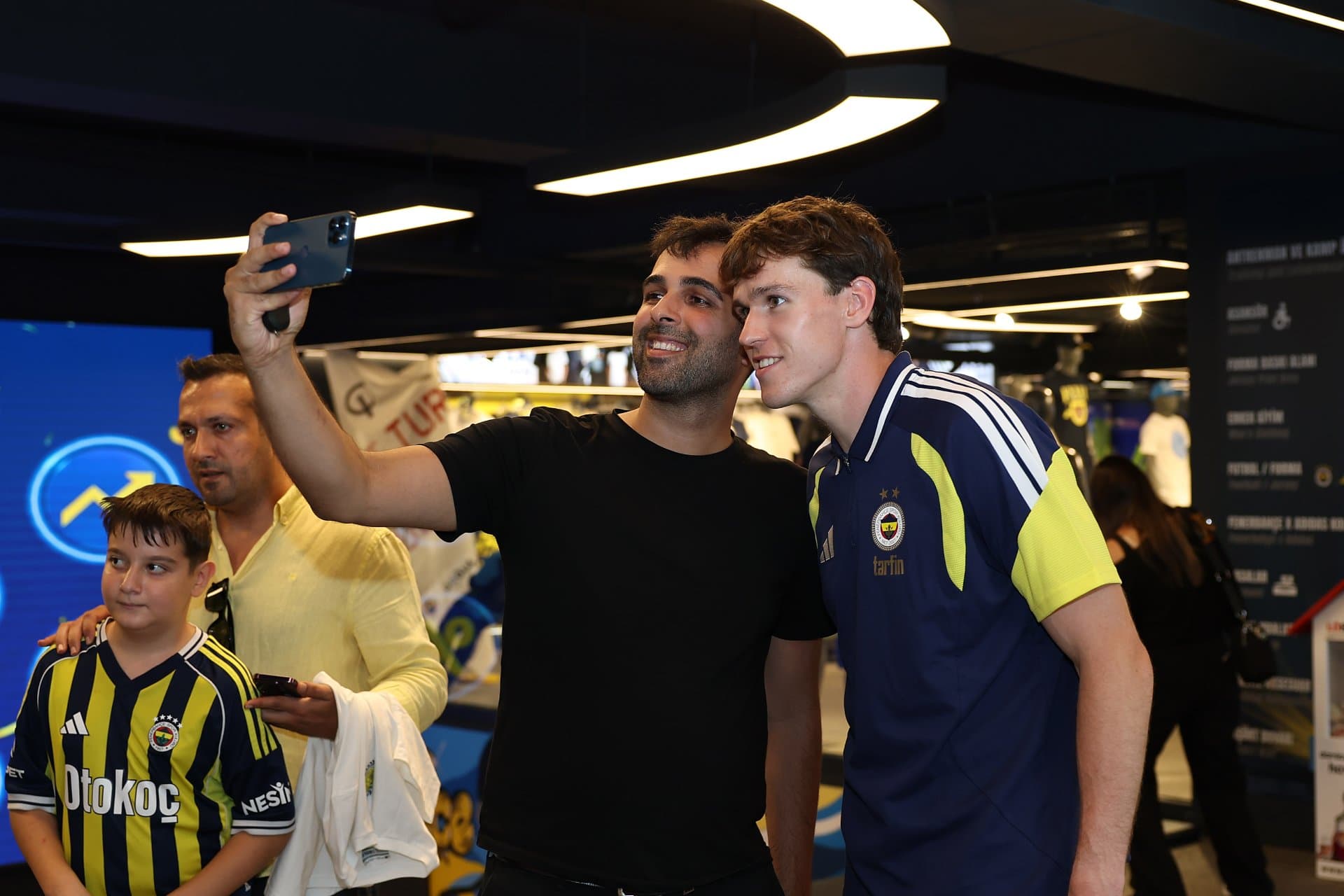 Will Clyburn ve Ignas Sargiunas stadımızı gezdi — 2