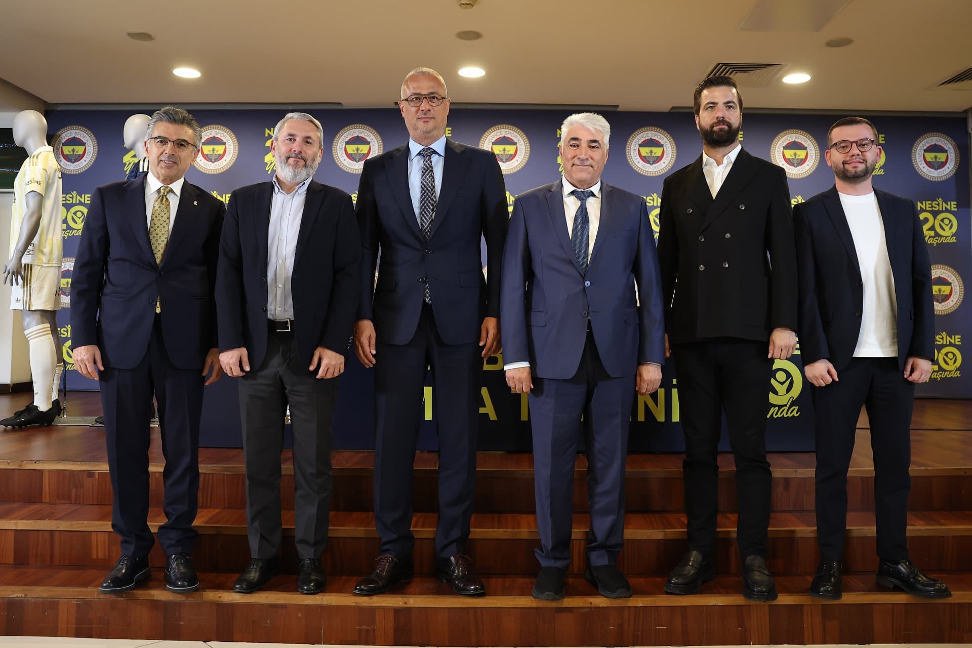 NESİNE ile yapılan sponsorluk anlaşmasının imzaları atıldı — 6