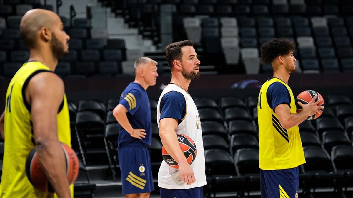 Fenerbahçe Tarfin, Abu Dhabi’deki ilk antrenmanını yaptı