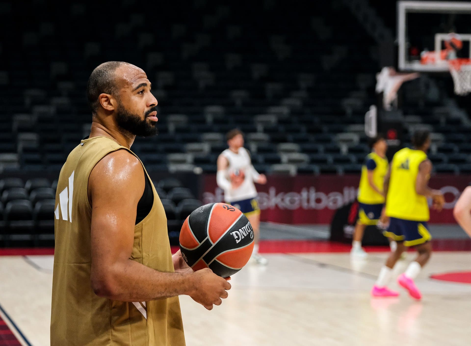 Fenerbahçe Tarfin, Abu Dhabi’deki ilk antrenmanını yaptı — 1