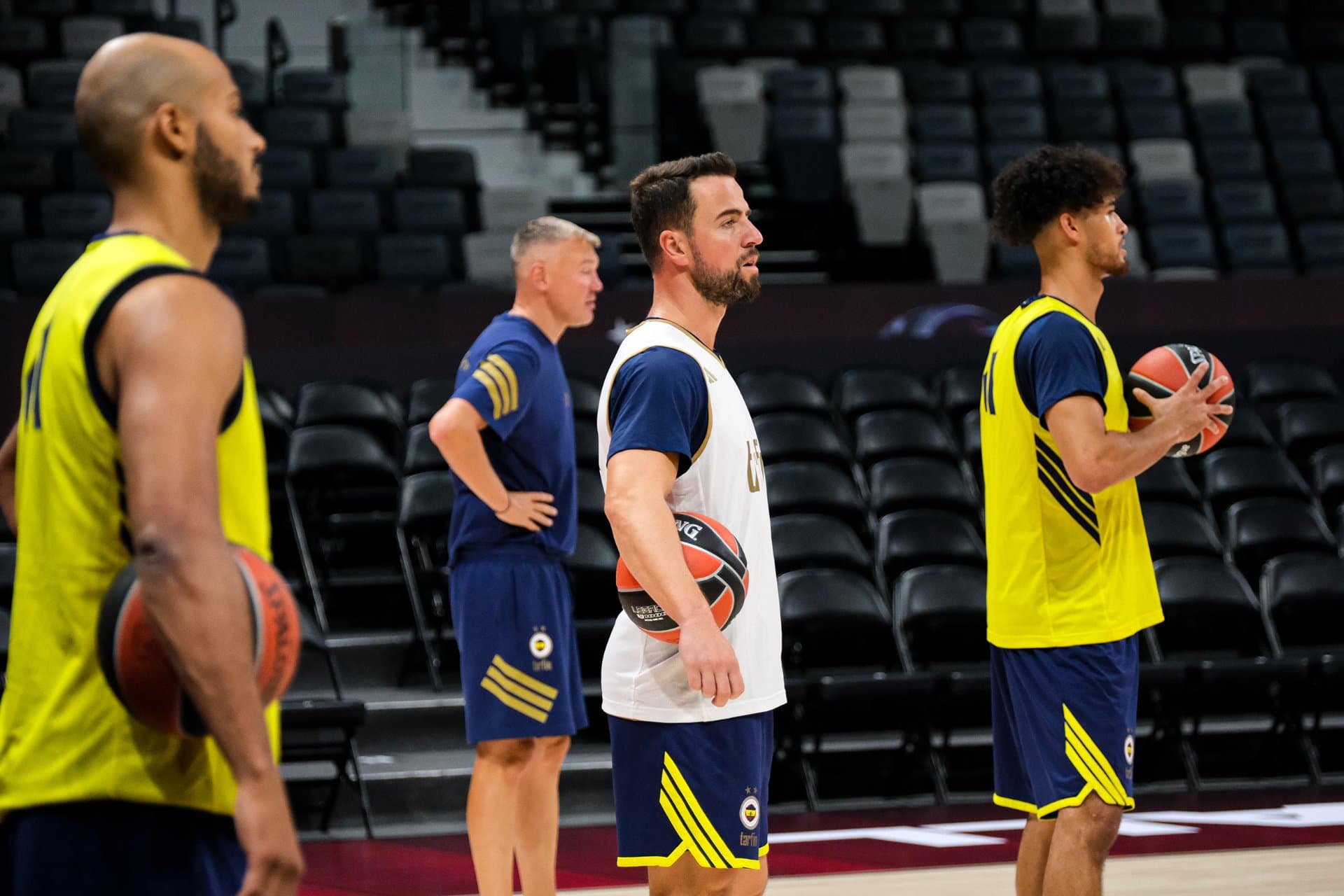 Fenerbahçe Tarfin, Abu Dhabi’deki ilk antrenmanını yaptı — 2
