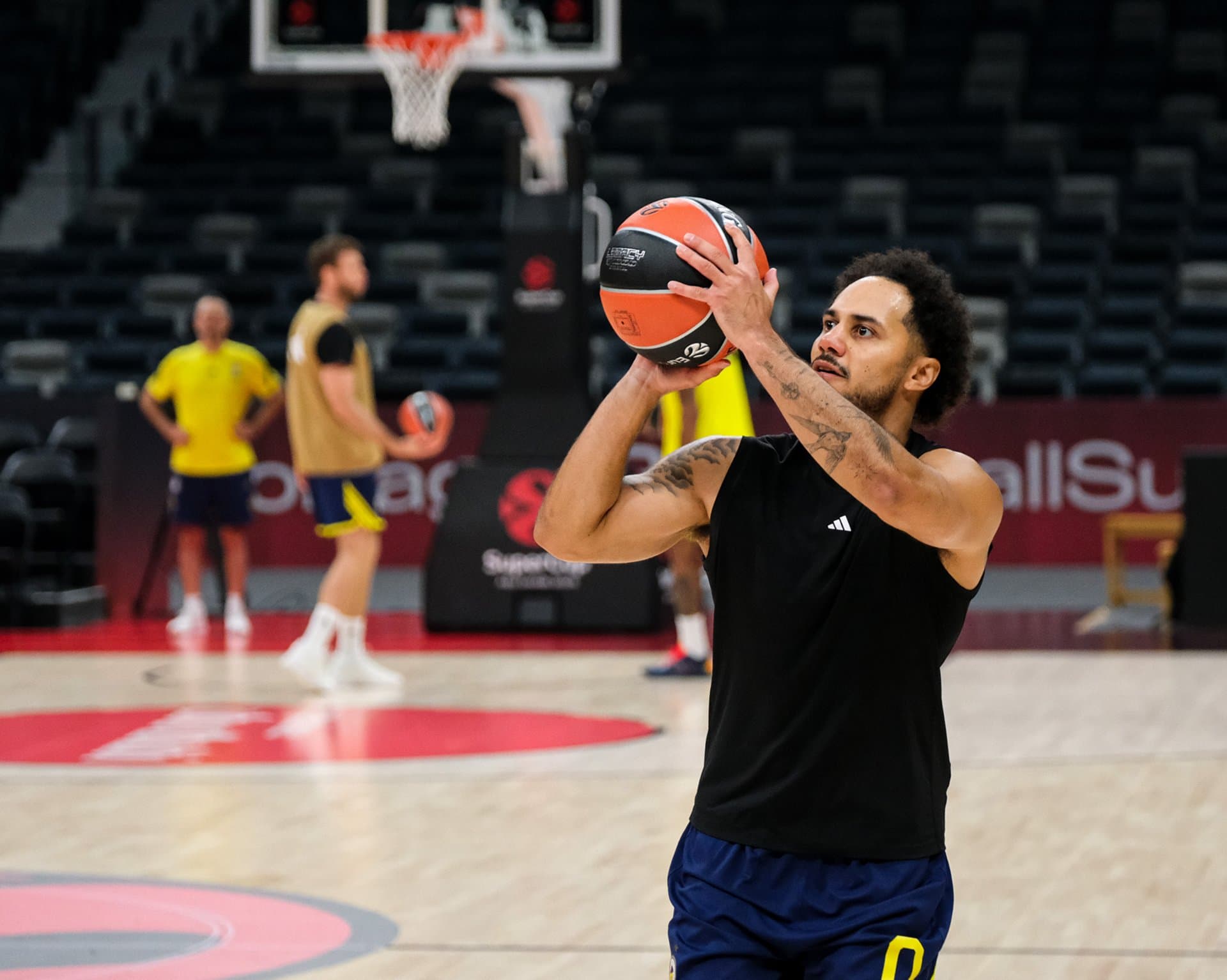 Fenerbahçe Tarfin, Abu Dhabi’deki ilk antrenmanını yaptı — 4