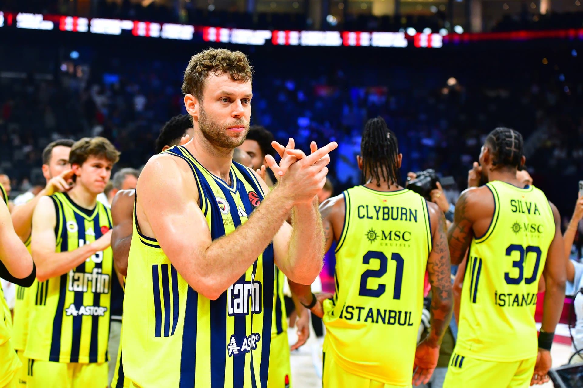 Fenerbahçe Tarfin 85-77 Dubai Basketball — 11