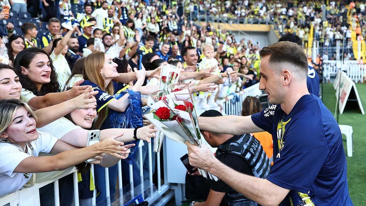 Dünya Fenerbahçeli Kadınlar Günü tribünlerde coşkuyla kutlandı