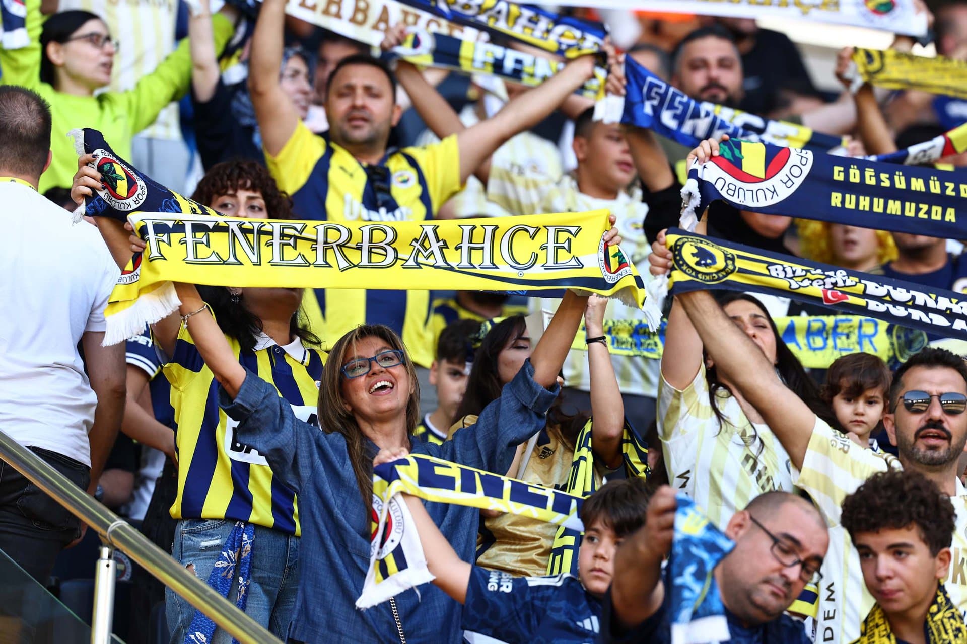 Dünya Fenerbahçeli Kadınlar Günü tribünlerde coşkuyla kutlandı — 1