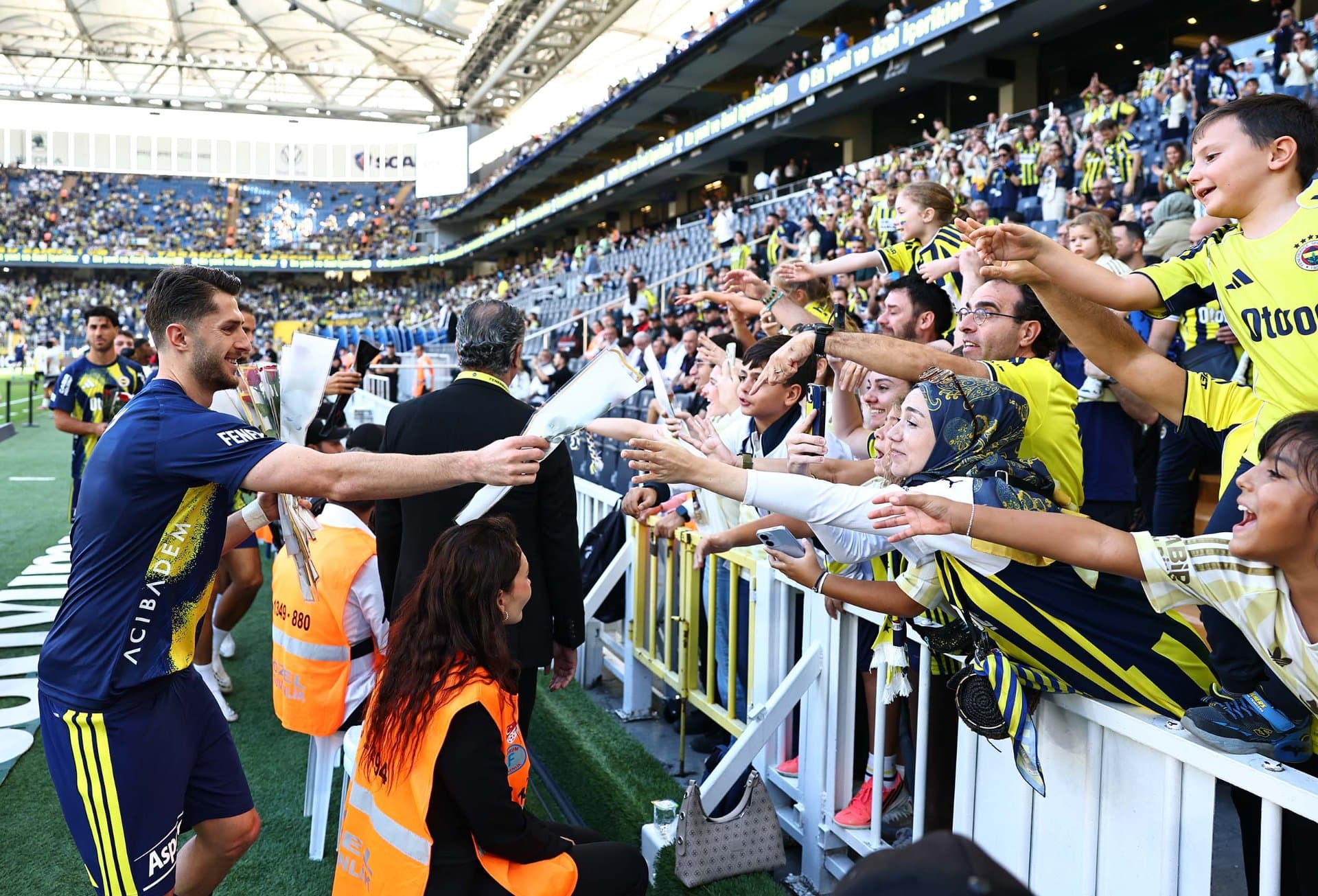 Dünya Fenerbahçeli Kadınlar Günü tribünlerde coşkuyla kutlandı — 2