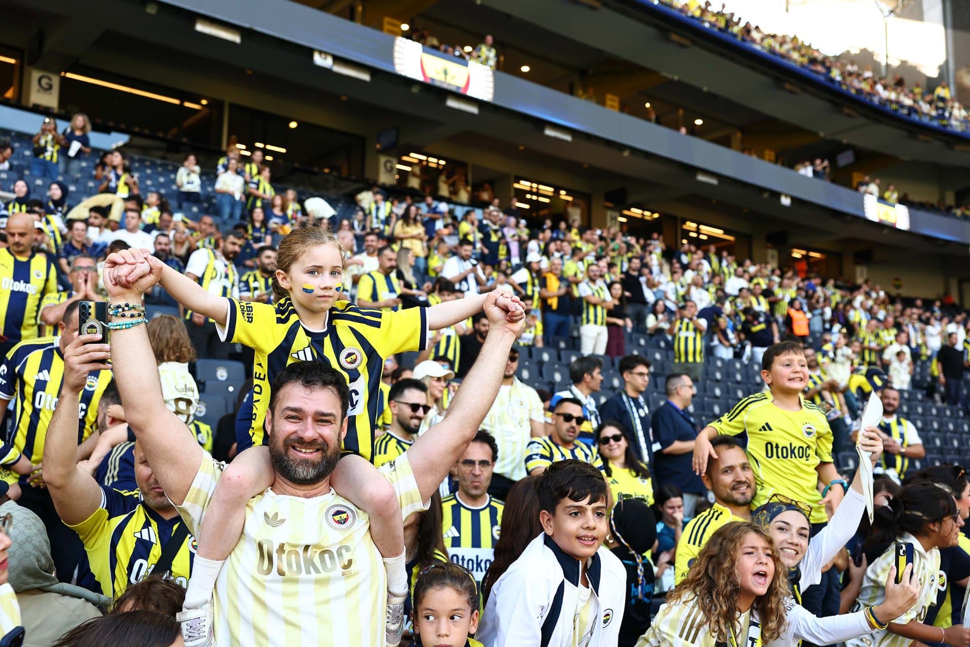 Dünya Fenerbahçeli Kadınlar Günü tribünlerde coşkuyla kutlandı — 3