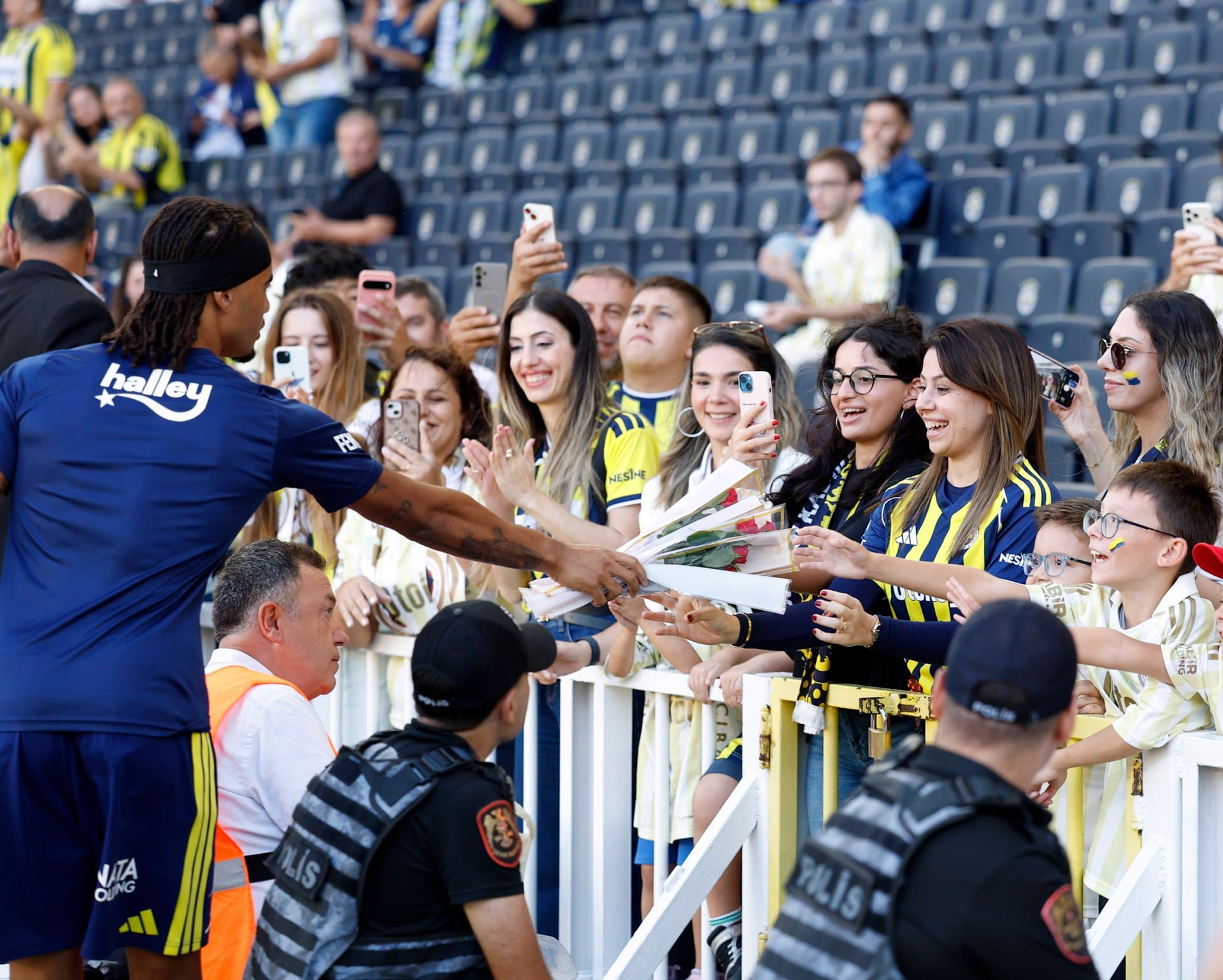 Dünya Fenerbahçeli Kadınlar Günü tribünlerde coşkuyla kutlandı — 4