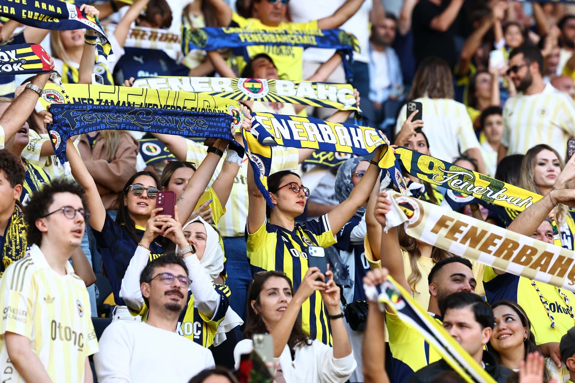 Dünya Fenerbahçeli Kadınlar Günü tribünlerde coşkuyla kutlandı — 6