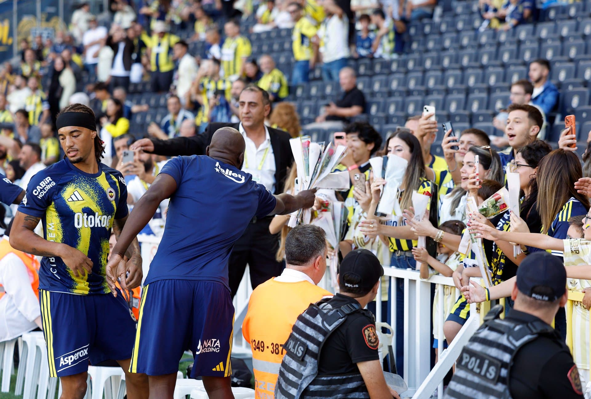 Dünya Fenerbahçeli Kadınlar Günü tribünlerde coşkuyla kutlandı — 9
