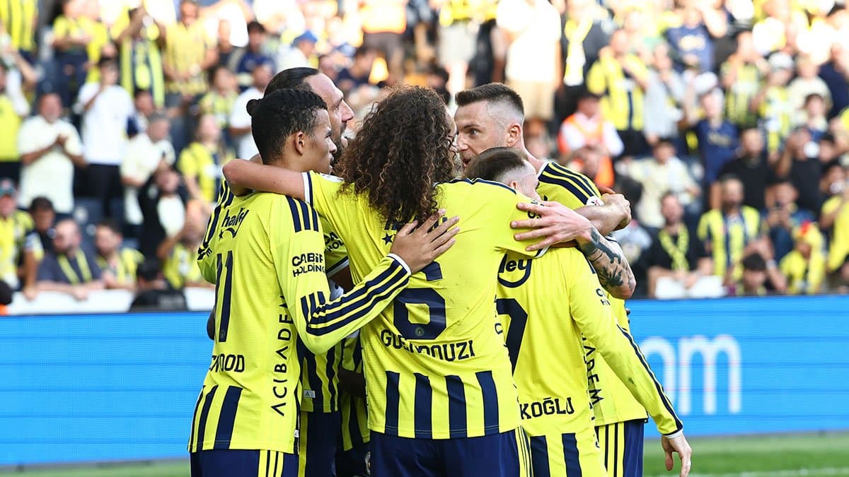 Futbolcularımız, 8 gollü tarihi zaferi değerlendirdi