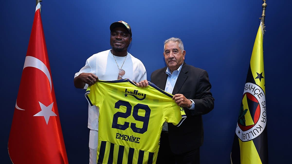 Eski futbolcumuz Emmanuel Emenike, kulübümüzü ziyaret etti