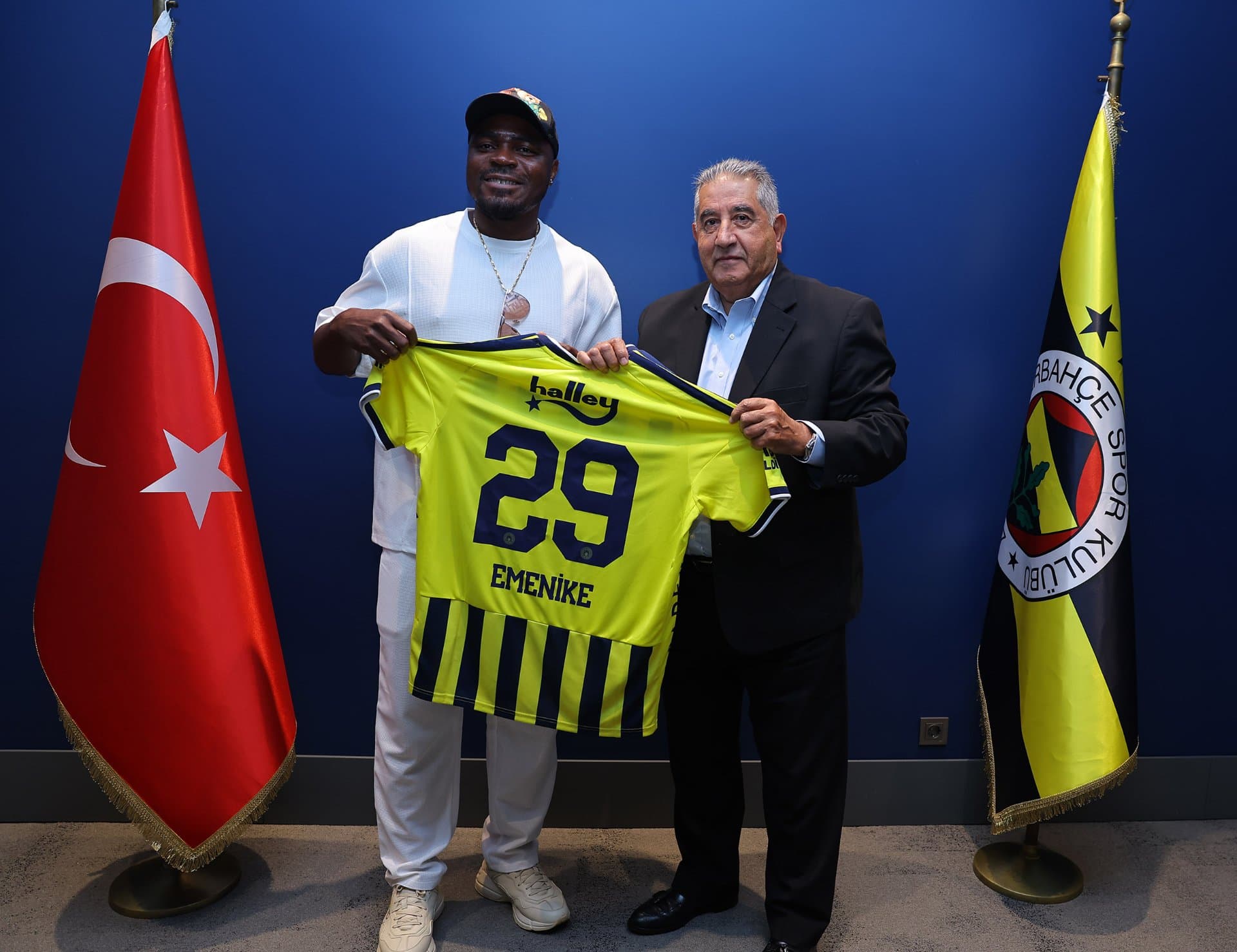 Eski futbolcumuz Emmanuel Emenike, kulübümüzü ziyaret etti — 2
