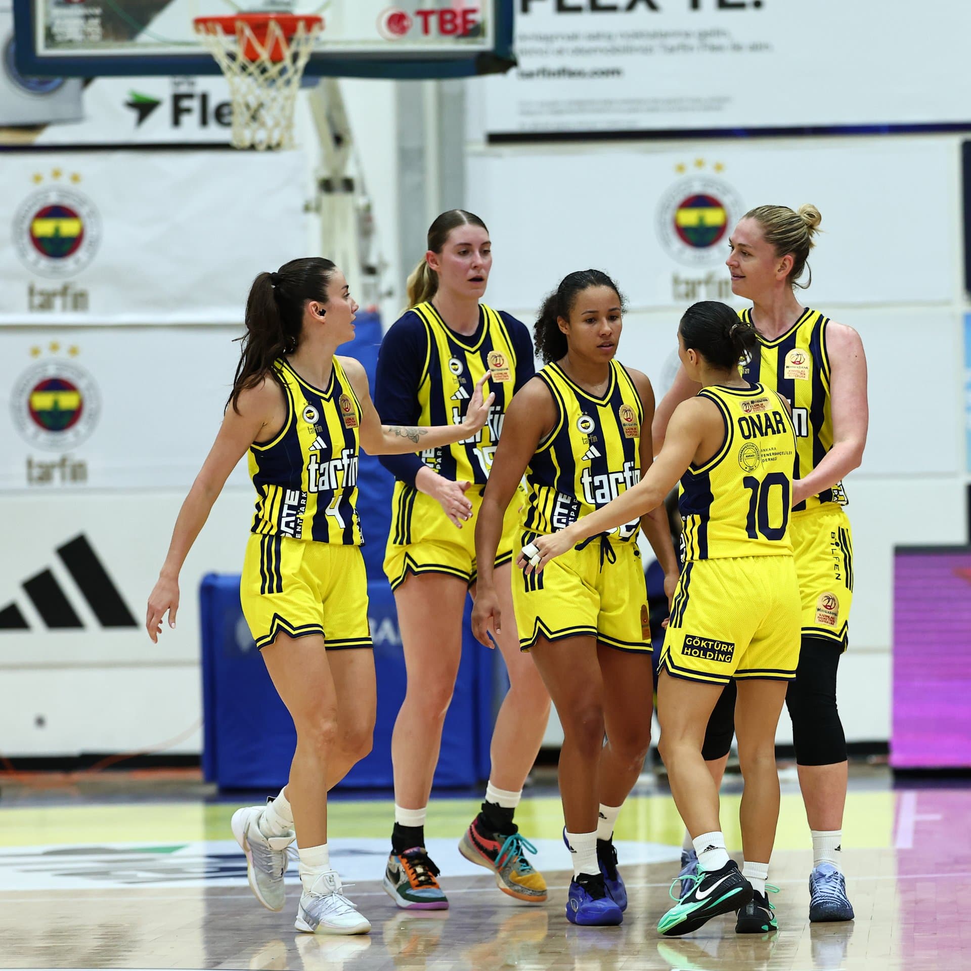 Fenerbahçe Tarfin, lige galibiyetle başladı — 4