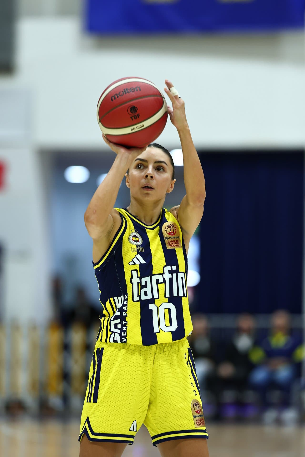 Fenerbahçe Tarfin, lige galibiyetle başladı — 8