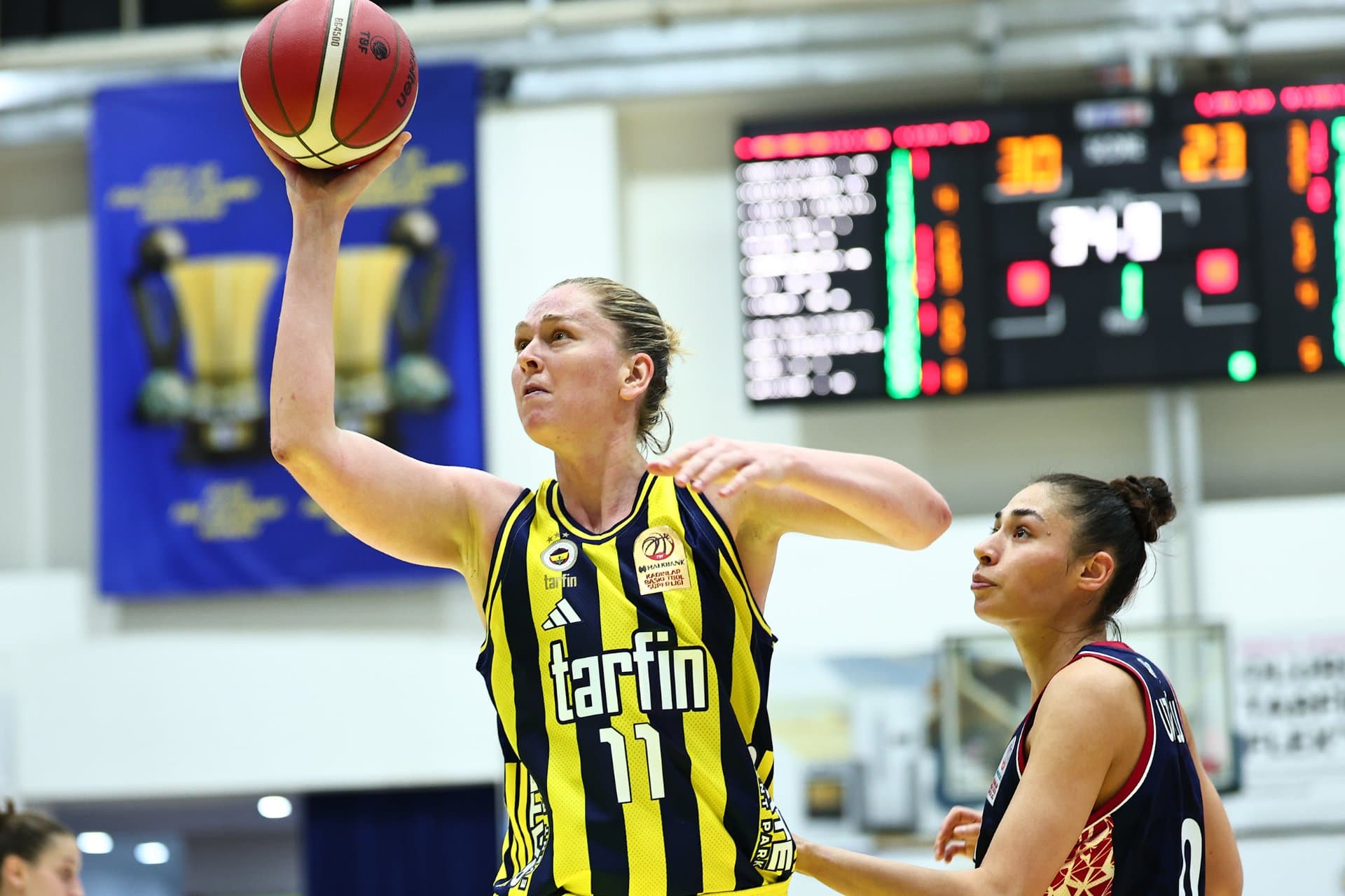 Fenerbahçe Tarfin, lige galibiyetle başladı — 10