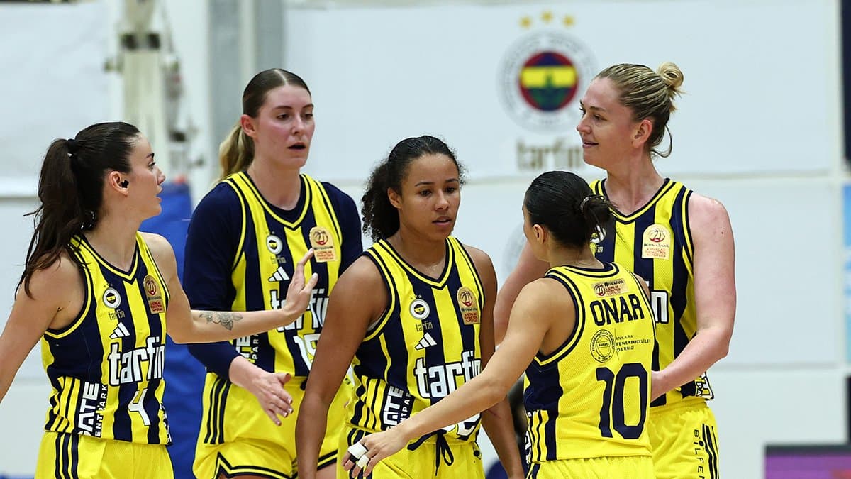 Basketbolcularımız, Emlak Konut galibiyetini değerlendirdi