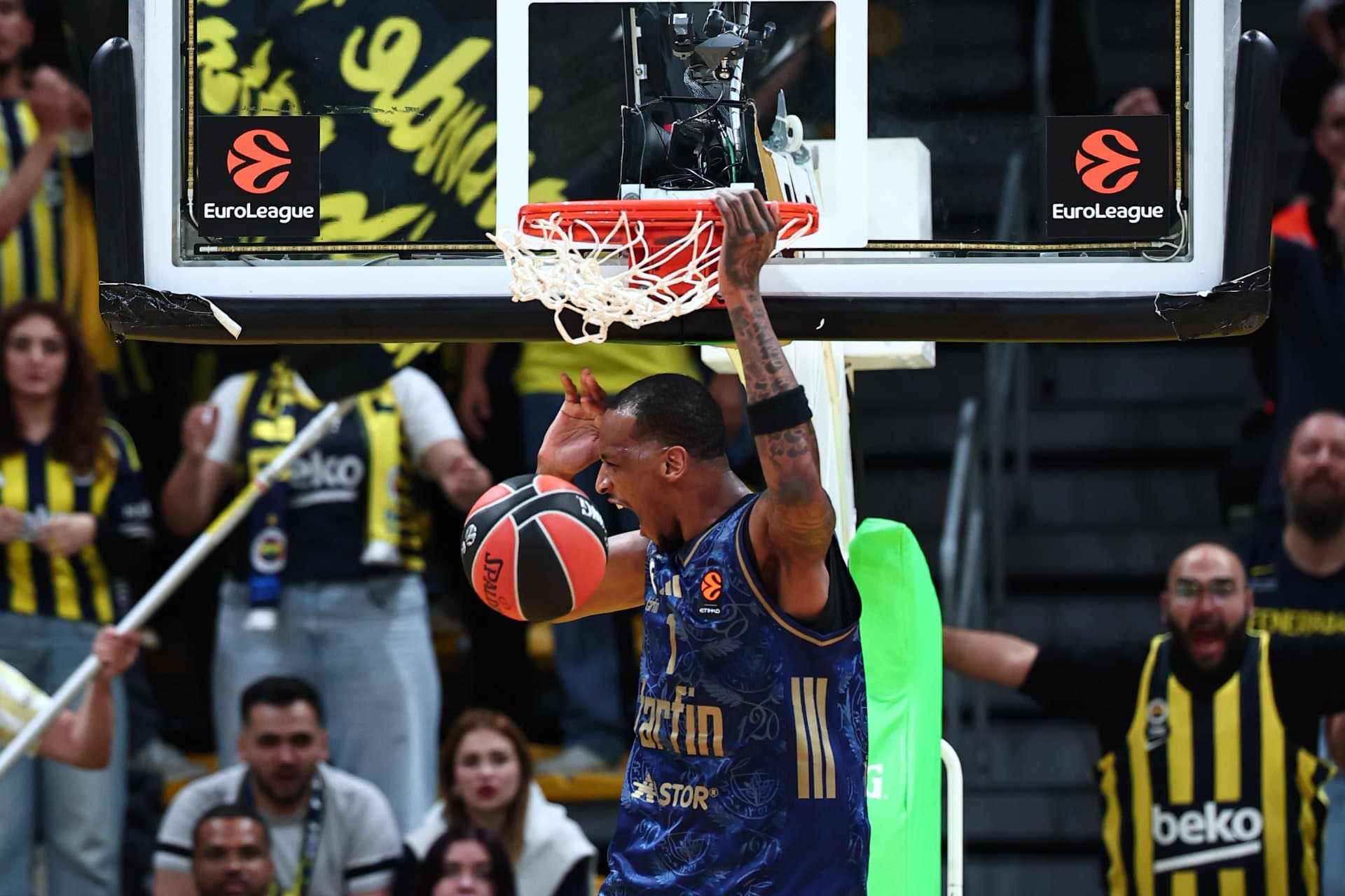 Fenerbahçe Tarfin 100-76 Bayern Münih — 11
