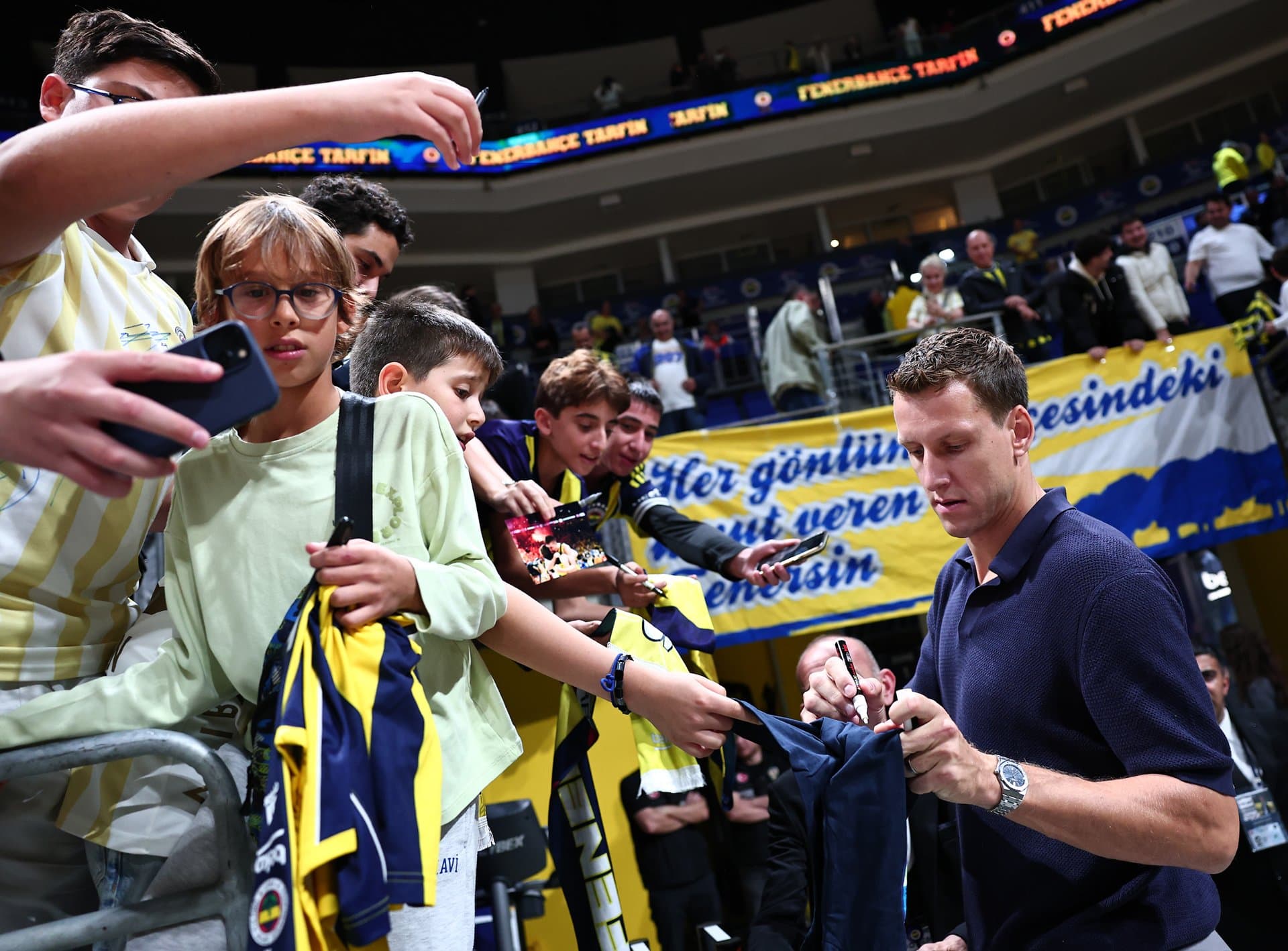 Fenerbahçe Tarfin 100-76 Bayern Münih — 12