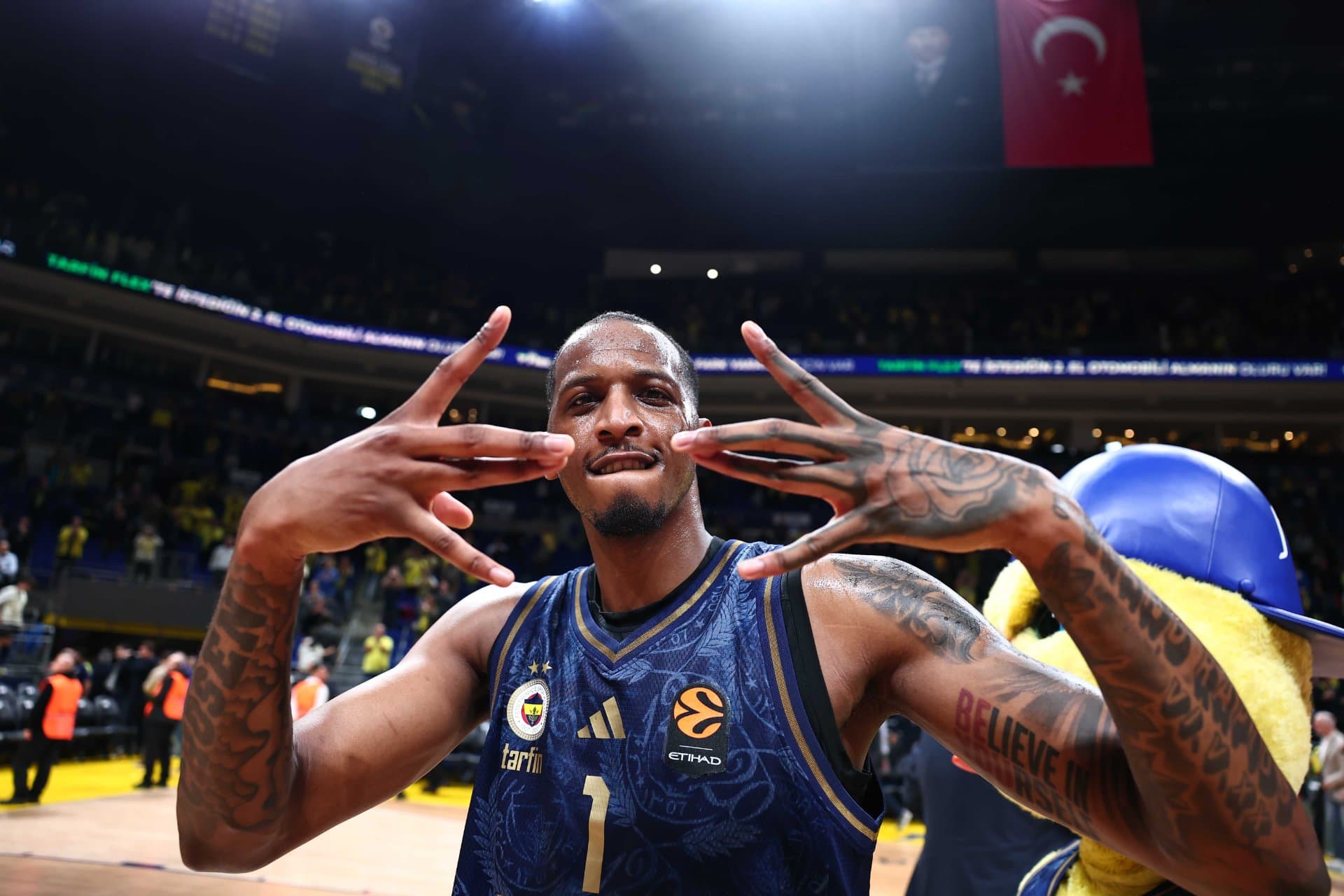 Fenerbahçe Tarfin, EuroLeague’de 3’te 3 yaptı — 14