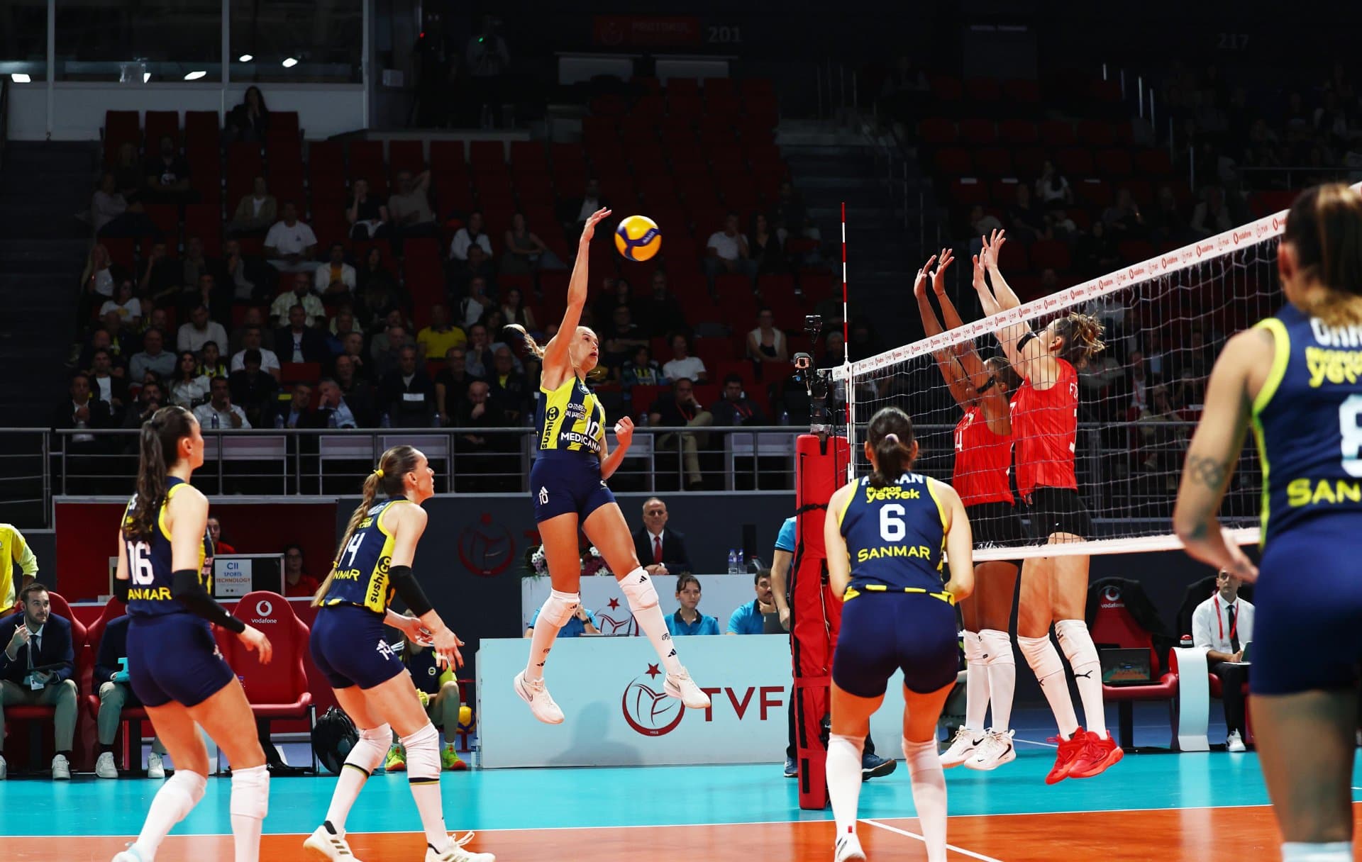 Fenerbahçe Medicana, sezona galibiyetle başladı — 2