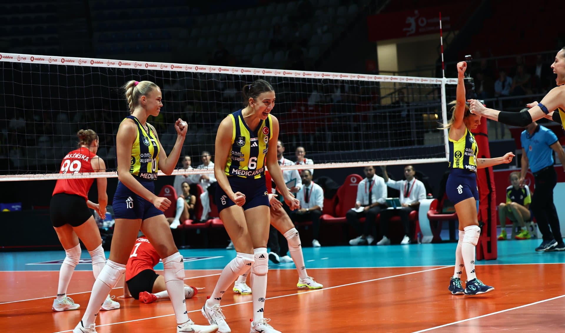 Fenerbahçe Medicana, sezona galibiyetle başladı — 6