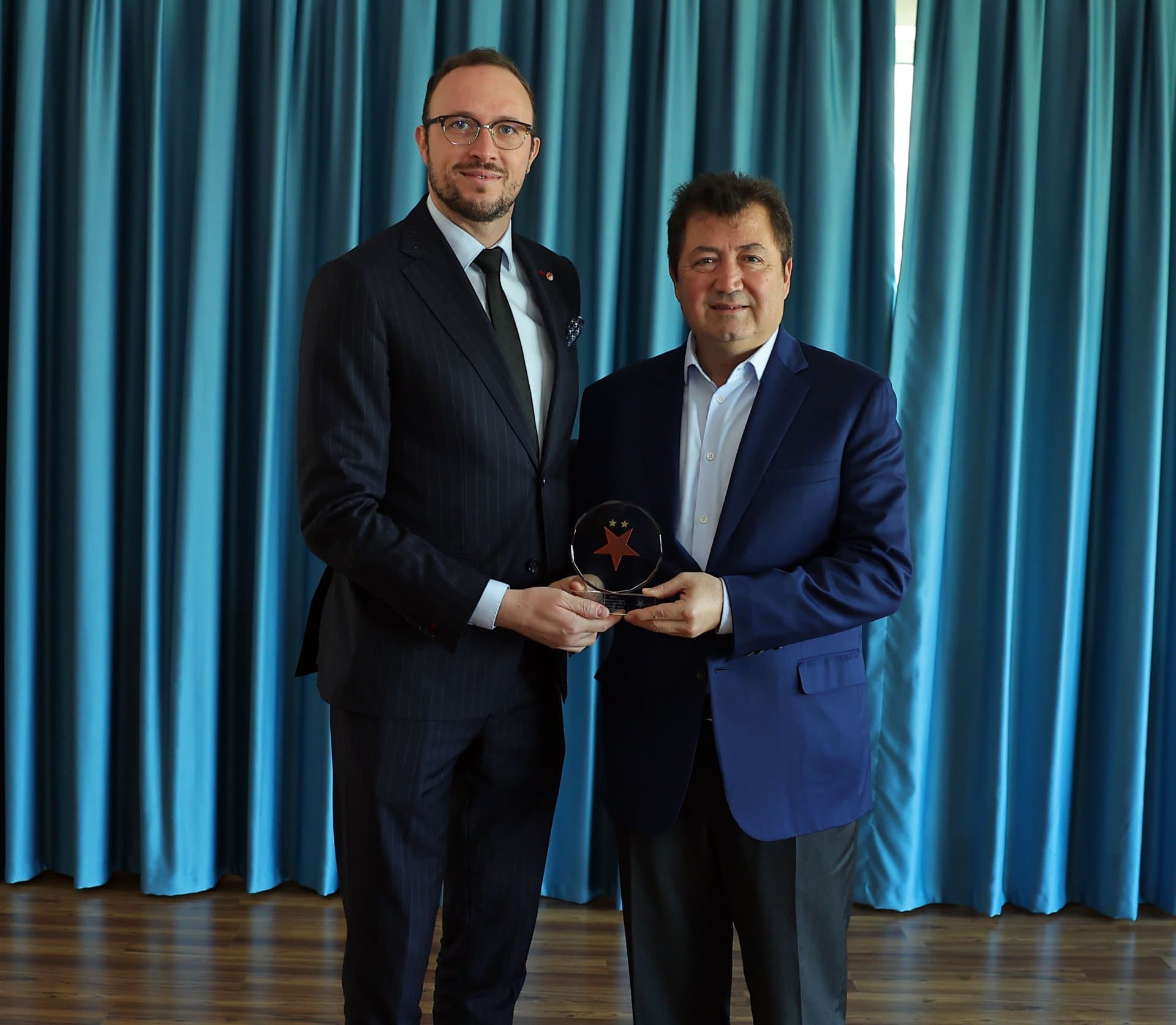 Kulübümüz, Slavia Prag yöneticilerini ve UEFA delegesini yemekte ağırladı — 1
