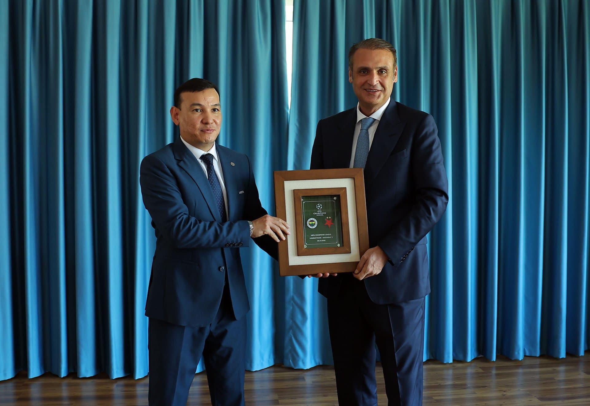 Kulübümüz, Slavia Prag yöneticilerini ve UEFA delegesini yemekte ağırladı — 2