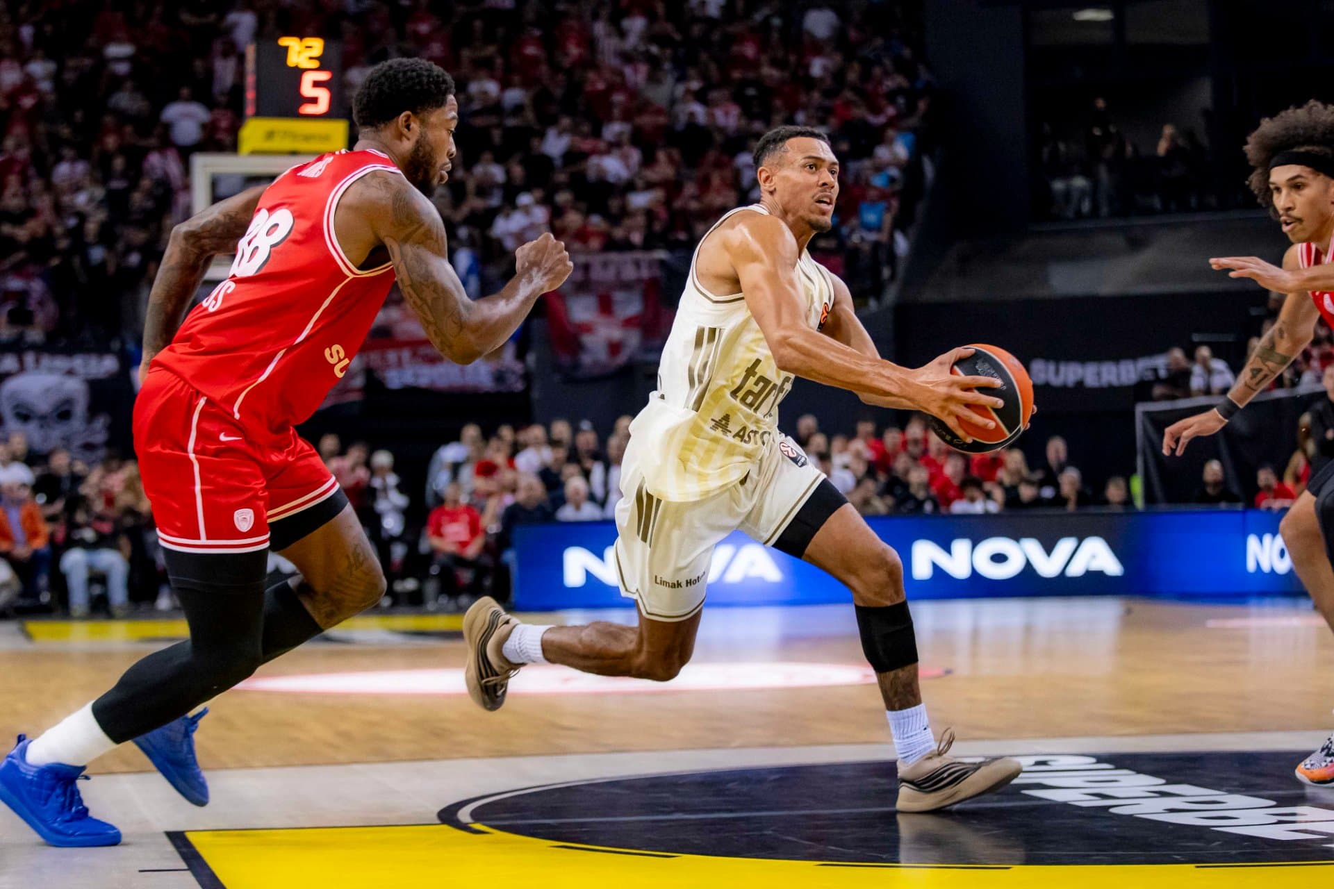 Olympiacos 61–64 Fenerbahçe Tarfin — 3