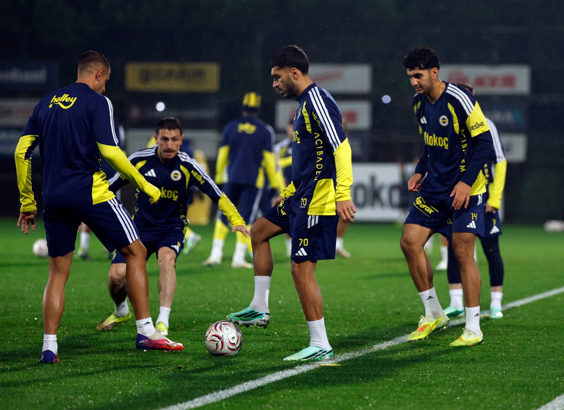 Futbol A Takımımız, Göztepe maçı öncesi kampa girdi — 7